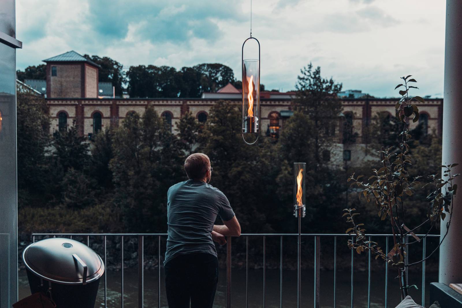 cheminée suspendue en extérieur à Nice