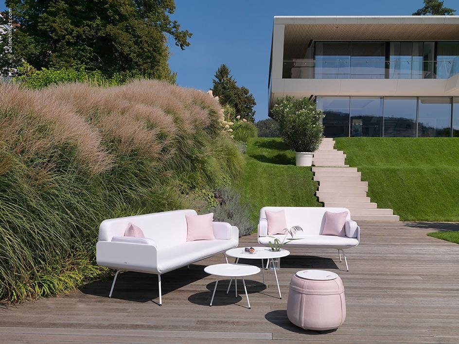 Ensemble de salon de jardin blanc de la collection Air par Viteo à Nice