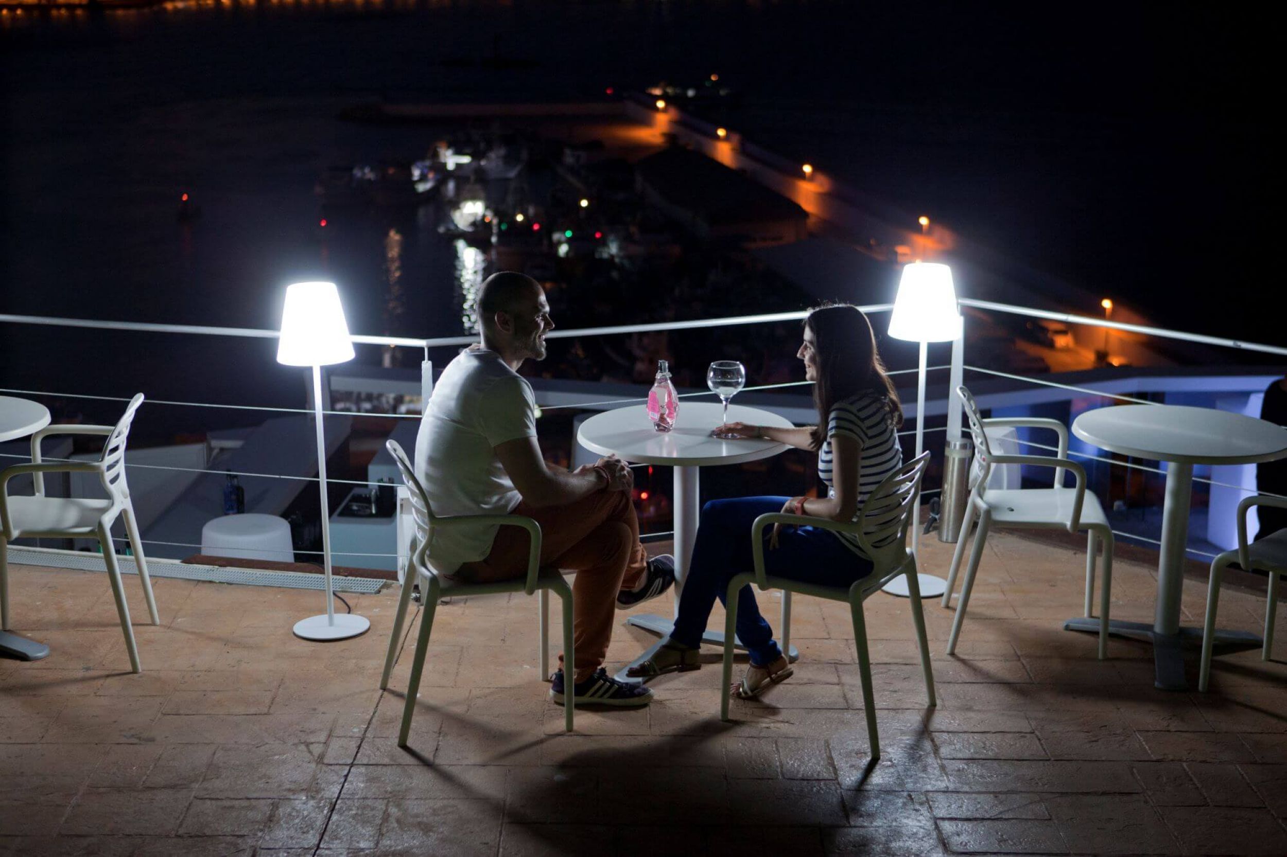Lampadaire d’extérieur avec fonction lumineuse collection Lola Slim à Nantes