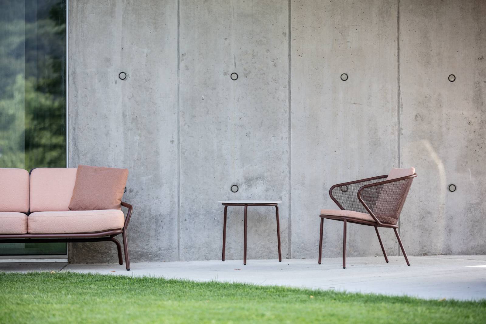 Fauteuil lounge de jardin avec accoudoir collection condor par todus à Saint jean cap ferrat 