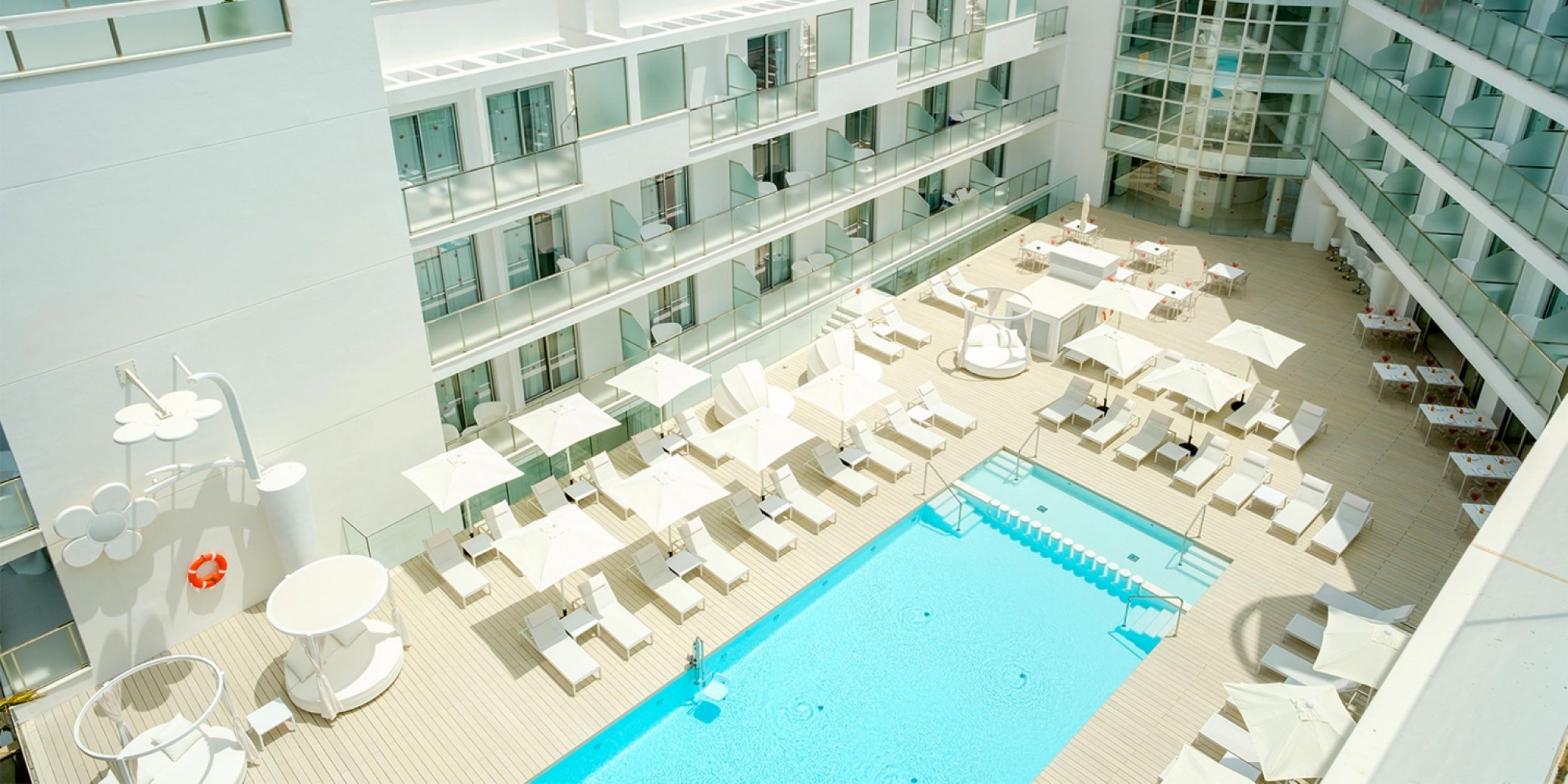 Transat en aluminium thermolaqué léger avec ou sans matelas collection Park Life par Kettal à Toulouse