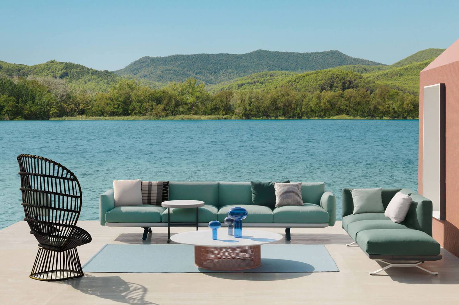 Salon de jardin moderne de la collection RIVA par Kettal