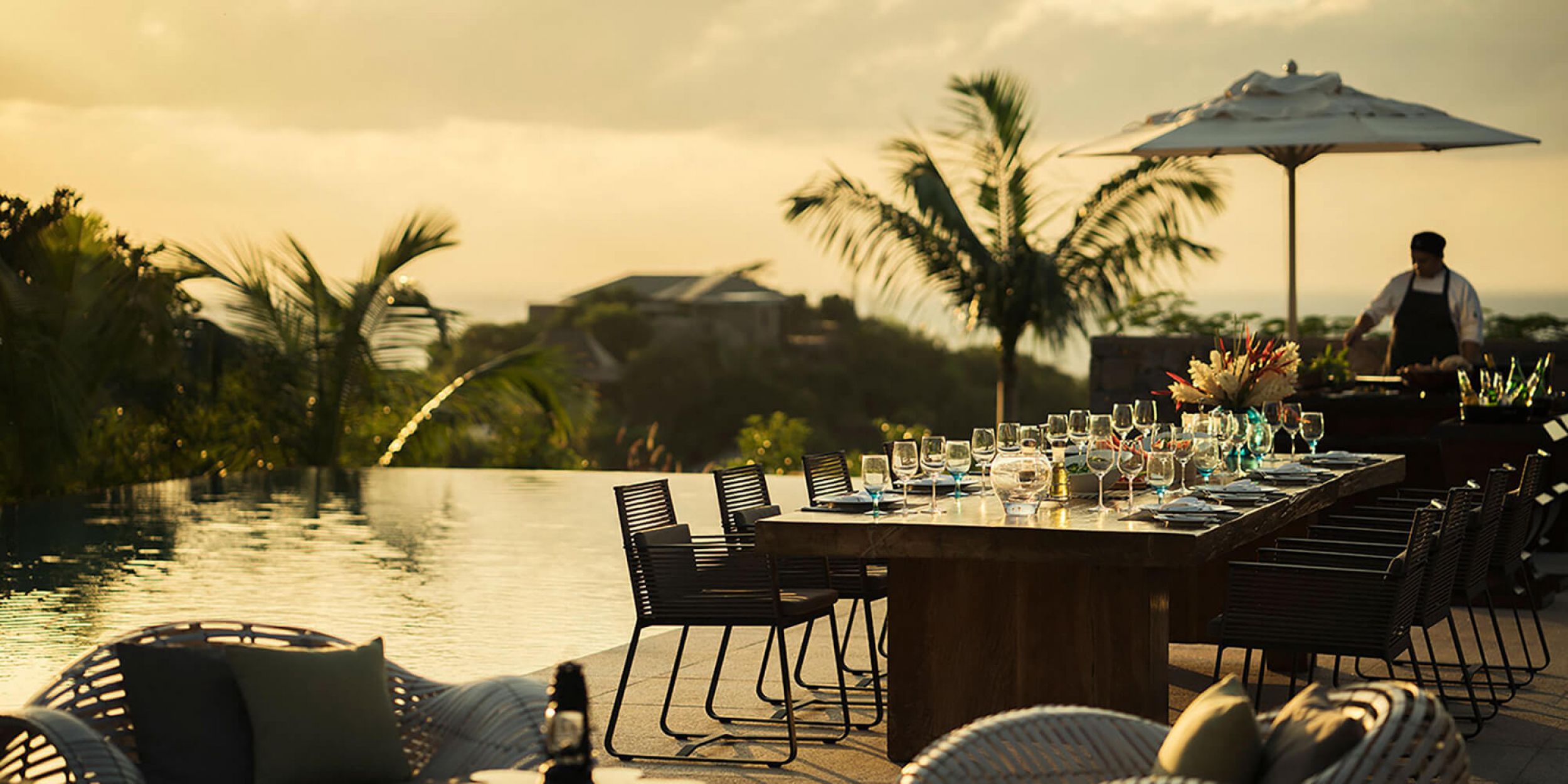 Fauteuil de repas en aluminium thermolaqué au design épuré de la collection Landscape par Kettal  à Cannes