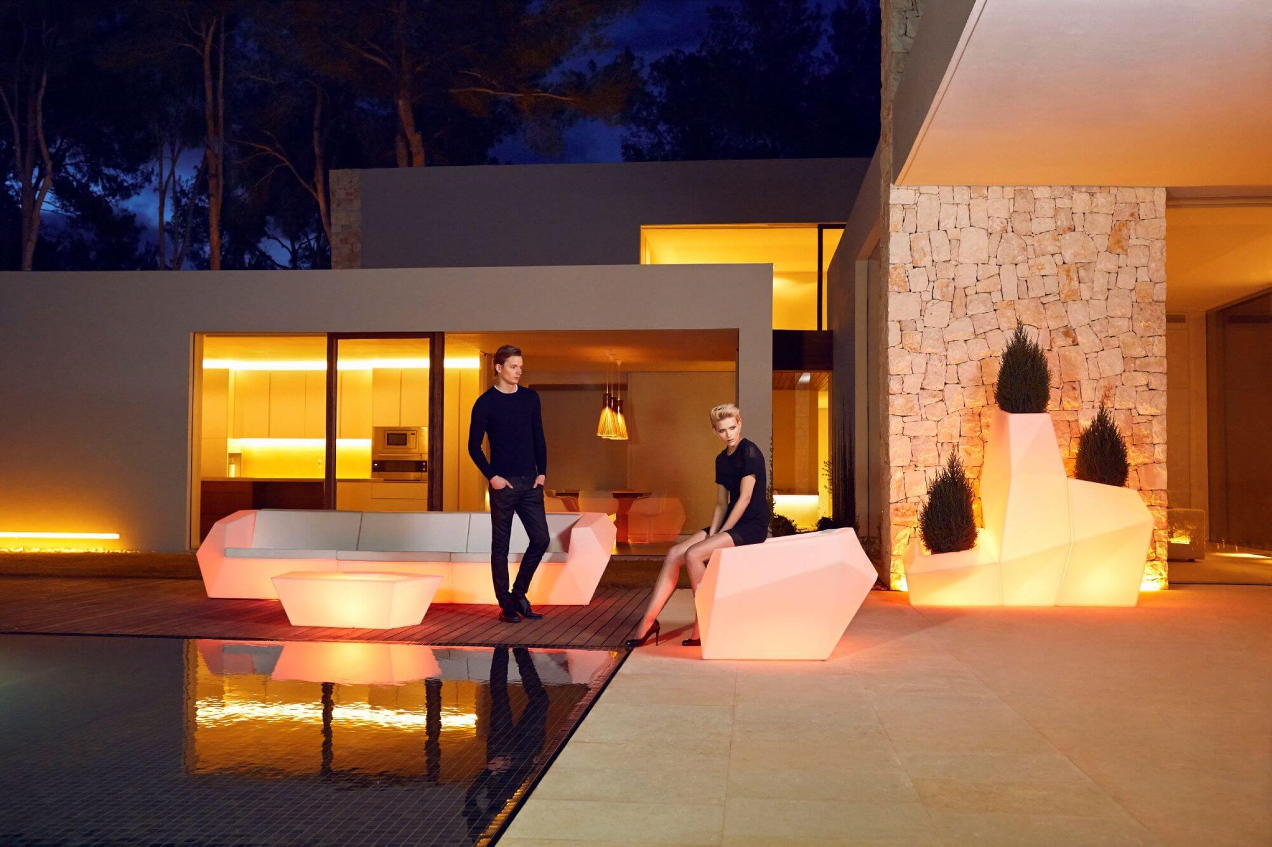 Salon de jardin avec LED collection Faz par Vondom à Nantes