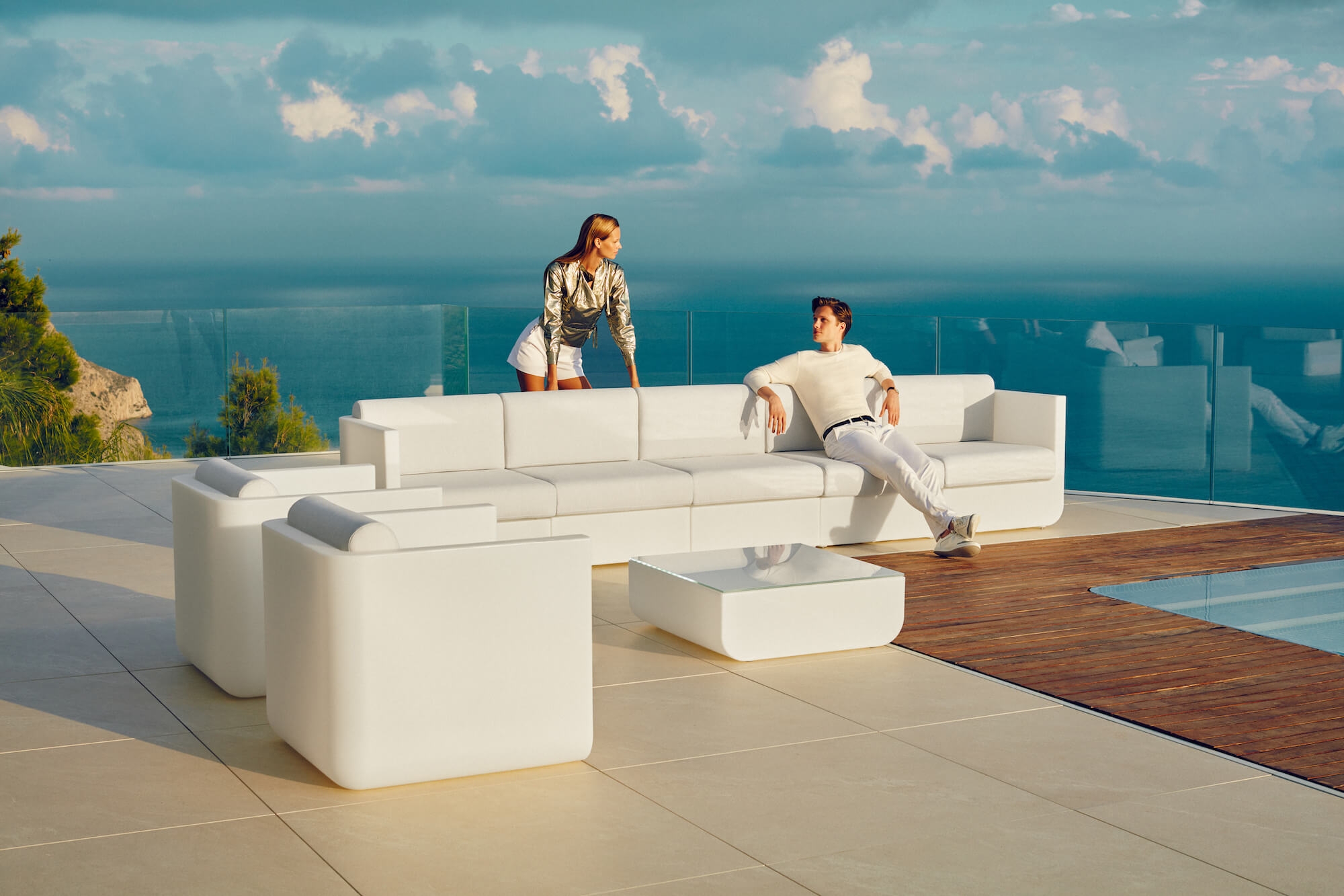 Salon de jardin modulable blanc de la collection Ulm par Vondom à Nice