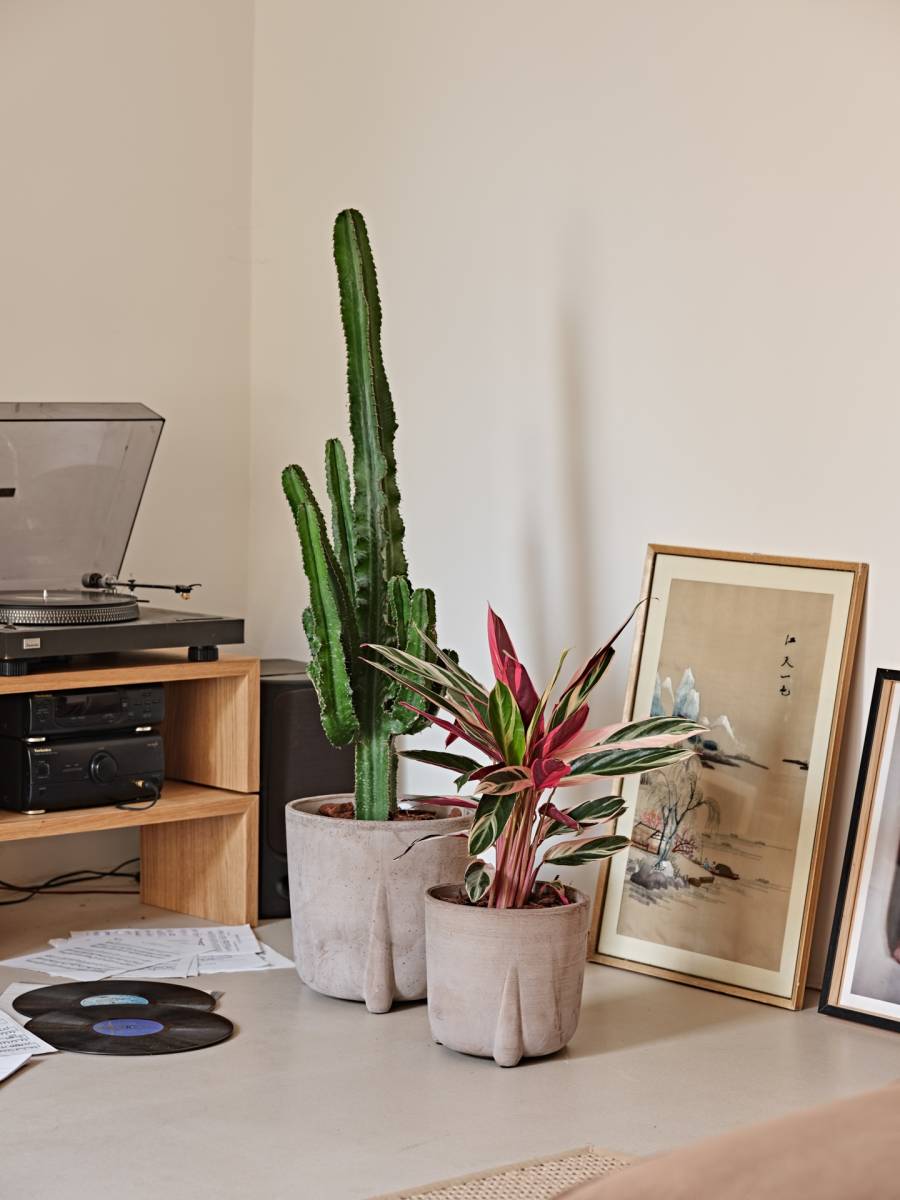 Pots de fleur avec détails des pieds en terracota collection Amalfi par Tera® à Antibes