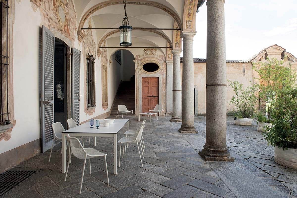 Chaise de jardin épurée en acier galvanisé collection Round par Emu à Nantes