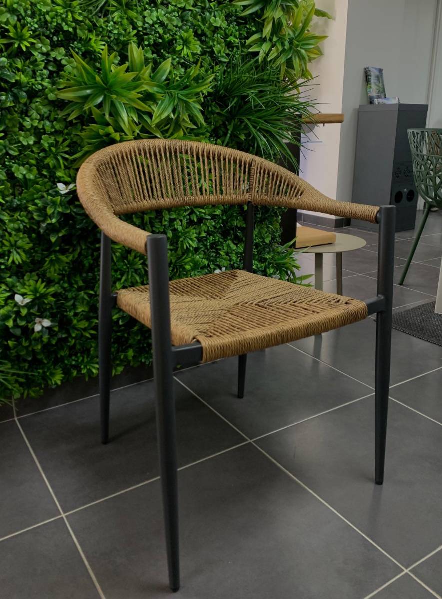 Fauteuil de repas couleur paille, collection Amsterdam à Cagnes sur Mer