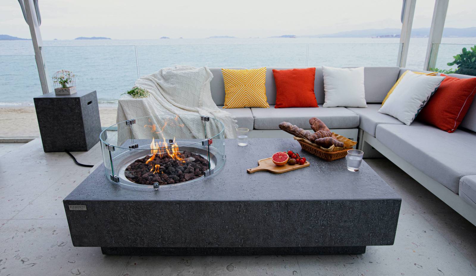 Table braséro collection Métropolis à Cannes