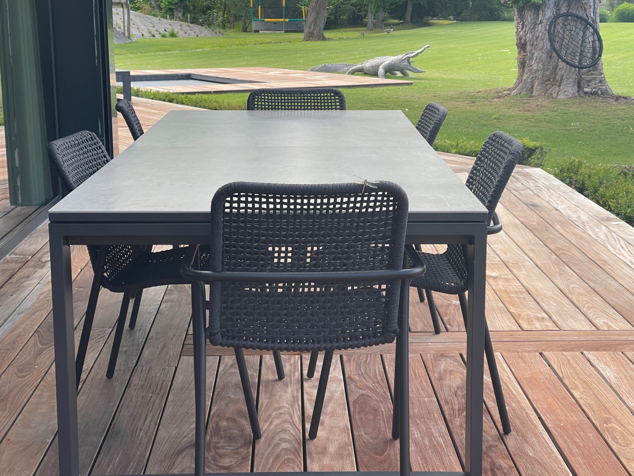 Aménagement de la table Fermo ainsi que des chaises Durham chez un particulier en Normandie