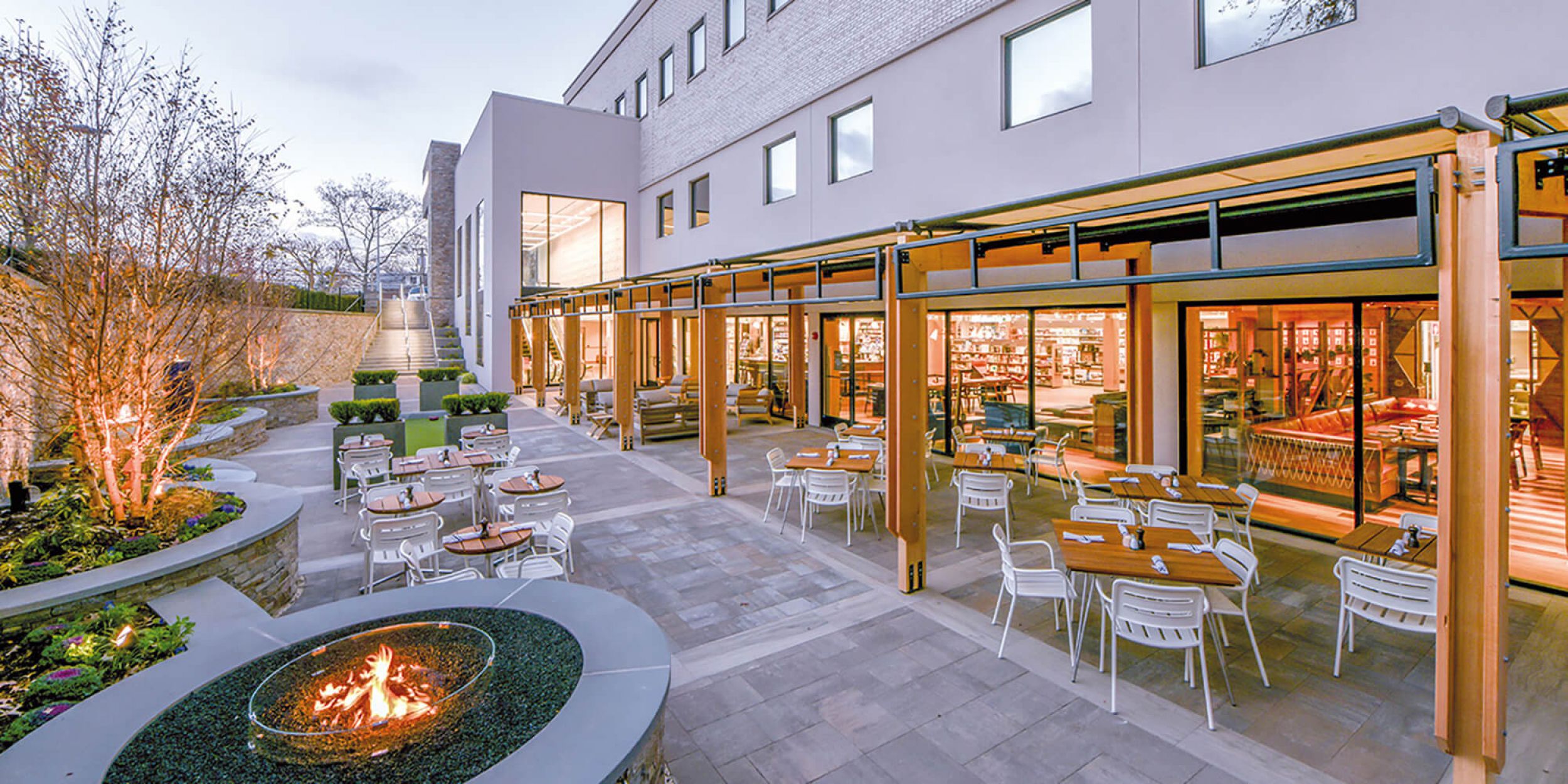 Fauteuil de repas léger et empilable en aluminium thermolaqué collection Village par Kettal