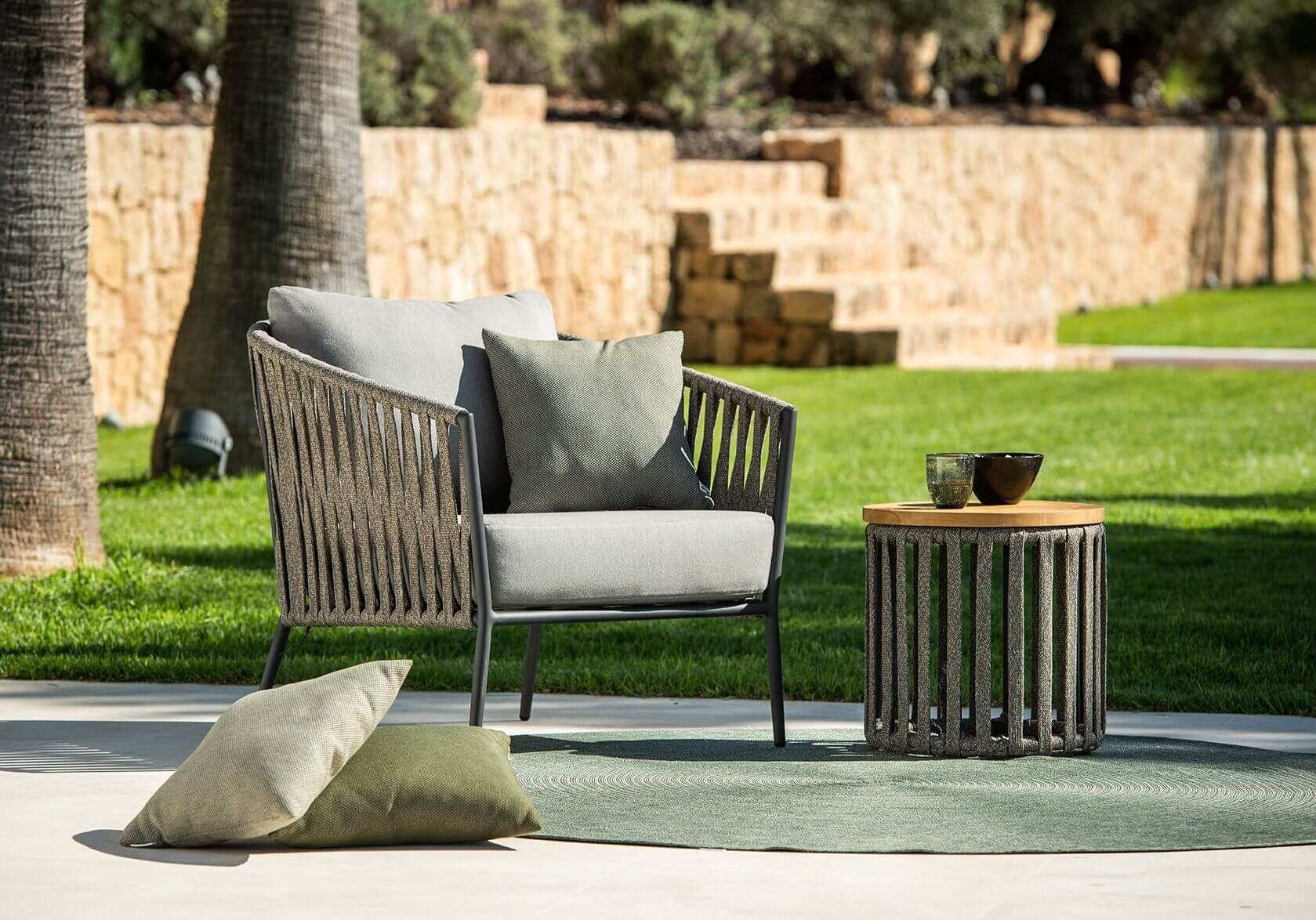 Fauteuil lounge en cordes tressées collection Fortuna Ropes par Jati&Kebon à Bordeaux