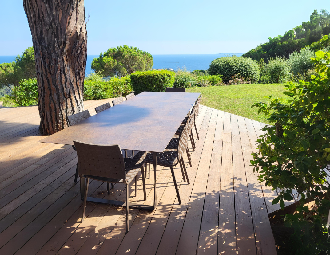 Table de repas 10 assises collection Hampton à Cannes