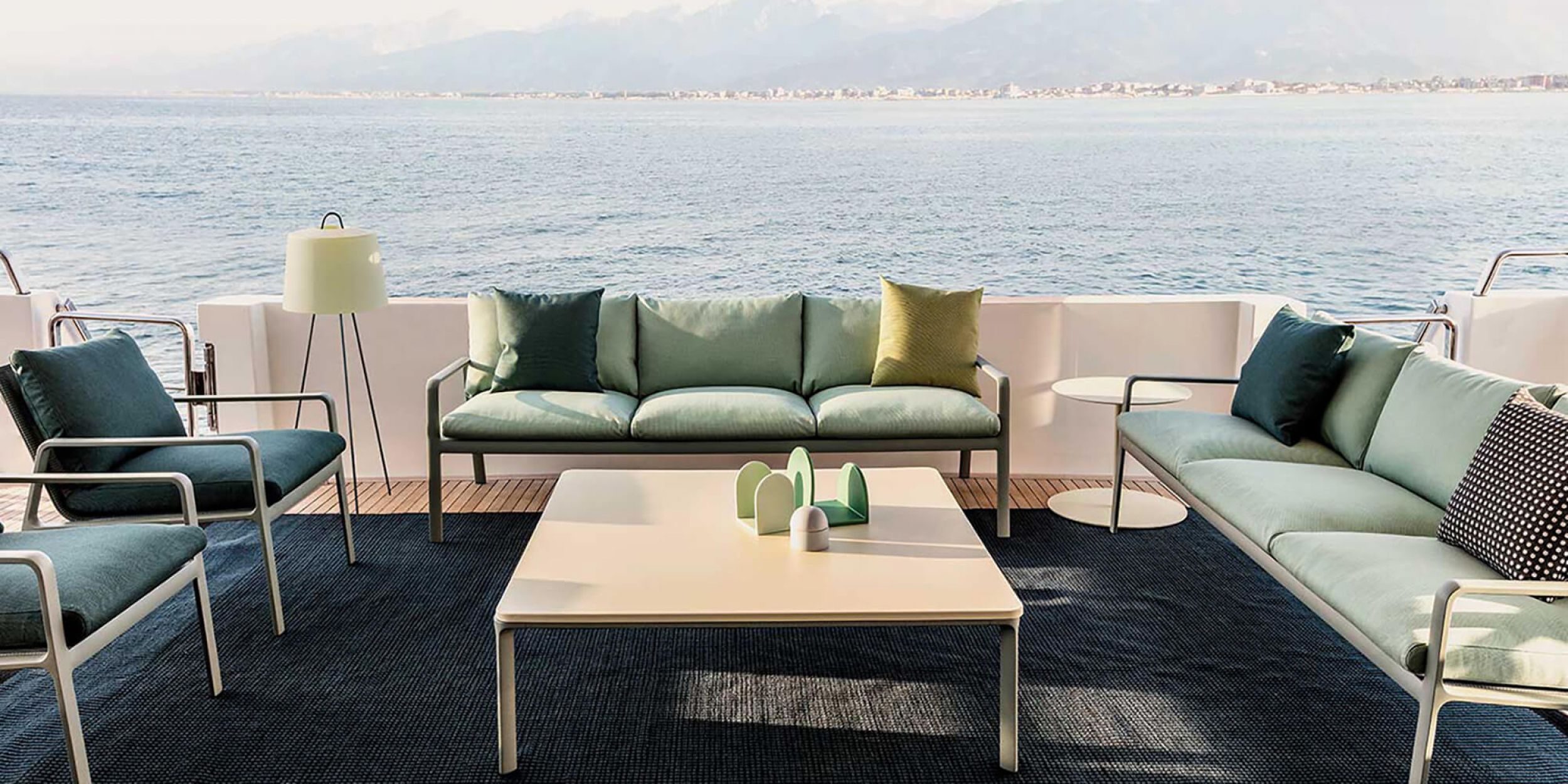 Canapé extérieur 2 ou 3 places léger en aluminium thermolaqué collection Park Life par Kettal à Nice