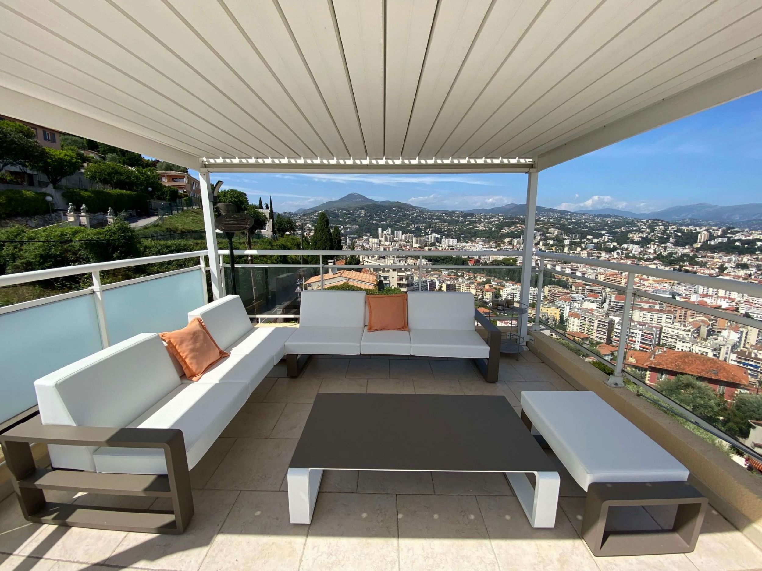 Salon de jardin Kama avec structure en aluminium par Ego Paris à Nice 