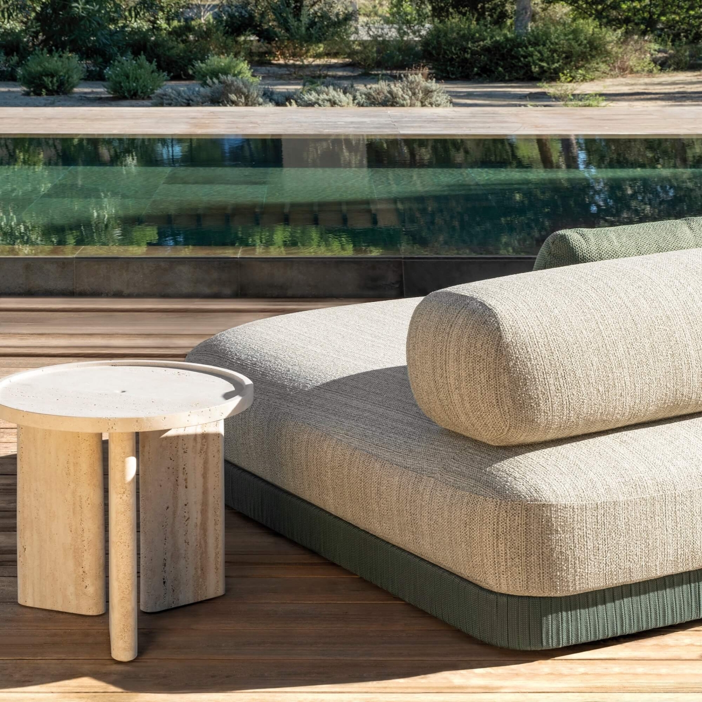 Daybed extérieur confortable, collection Brae à Antibes 