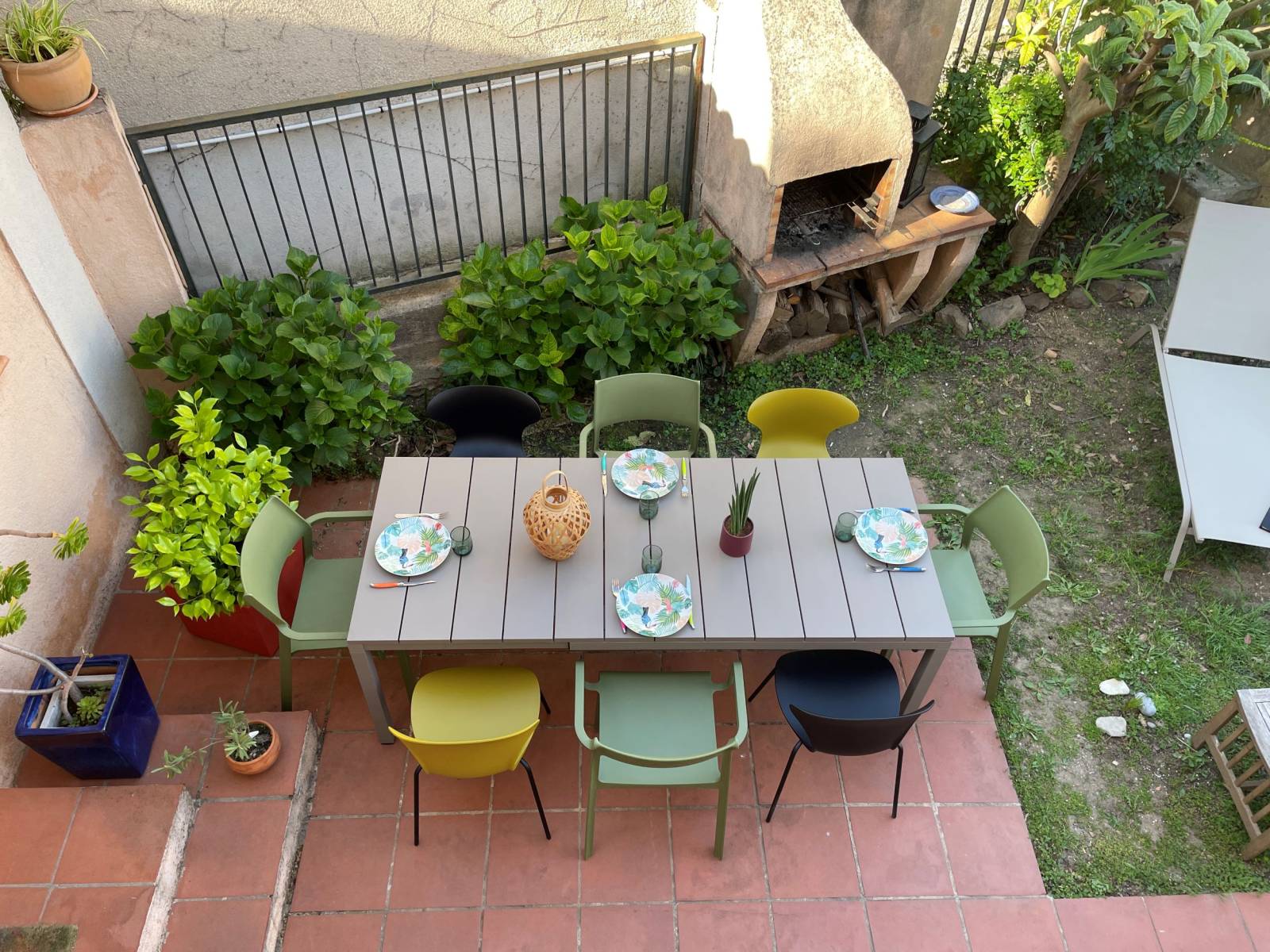 Chaises colorées, collection Trill par Nardi à Toulon