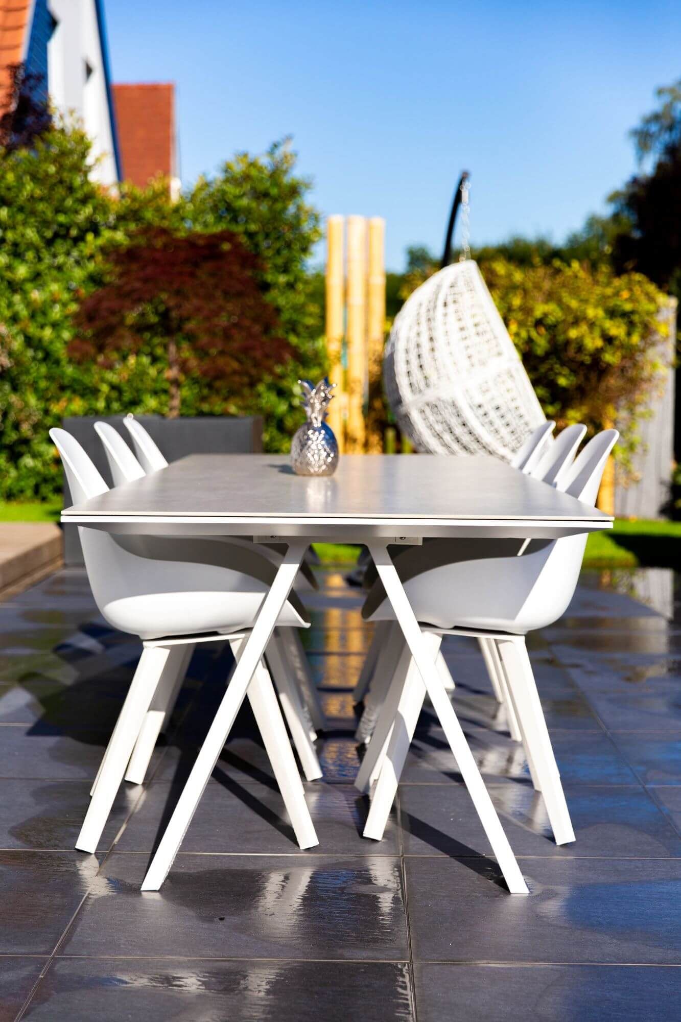 Coin repas sur la terrasse d'un particulier en Alsace