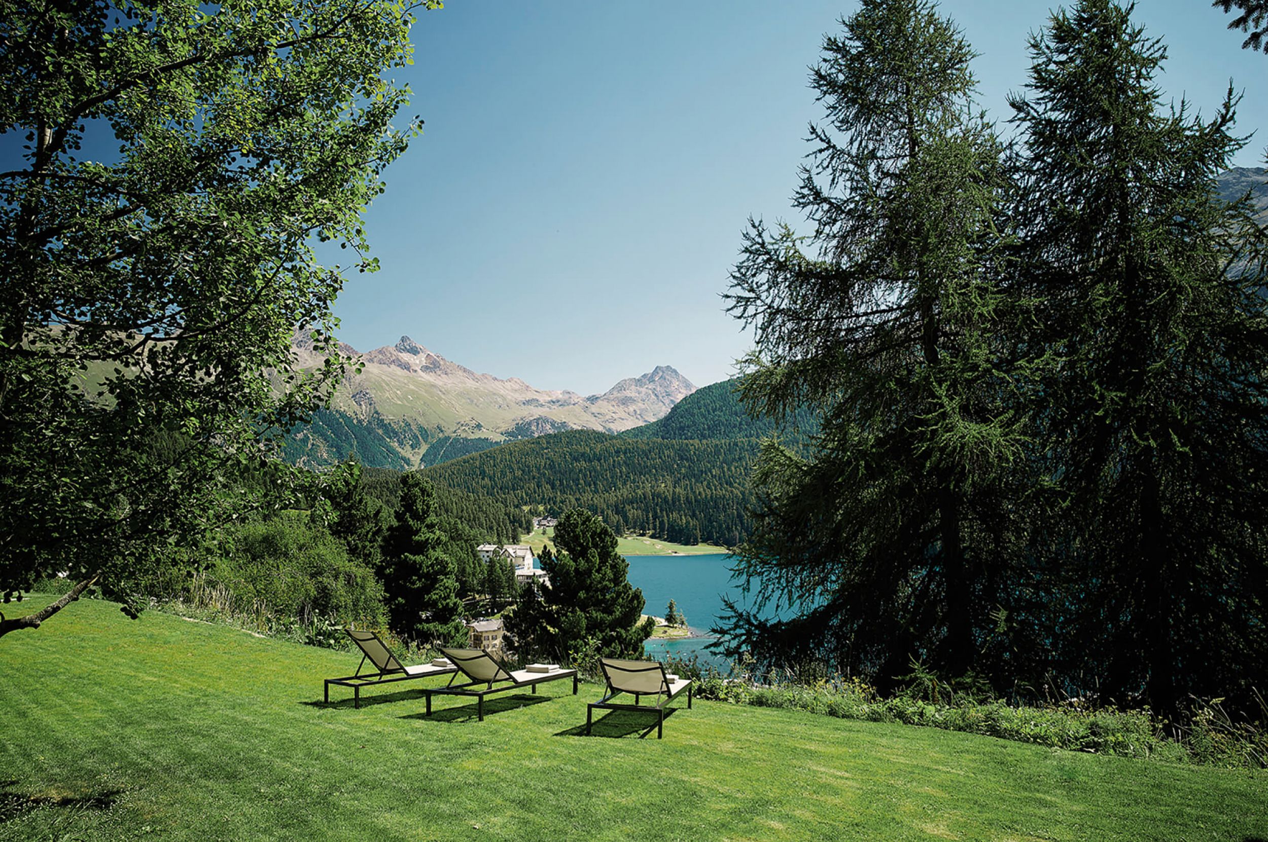 Transat en aluminium thermolaqué collection Landscape par Kettal à Genêve