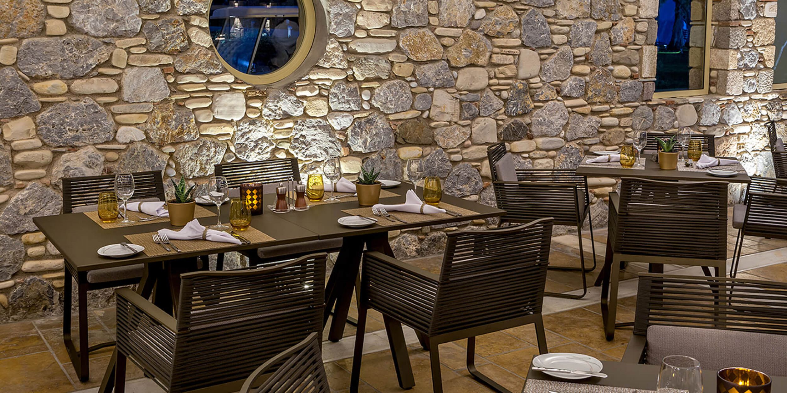 Fauteuil de repas en aluminium thermolaqué au design épuré de la collection Landscape par Kettal  à Bordeaux