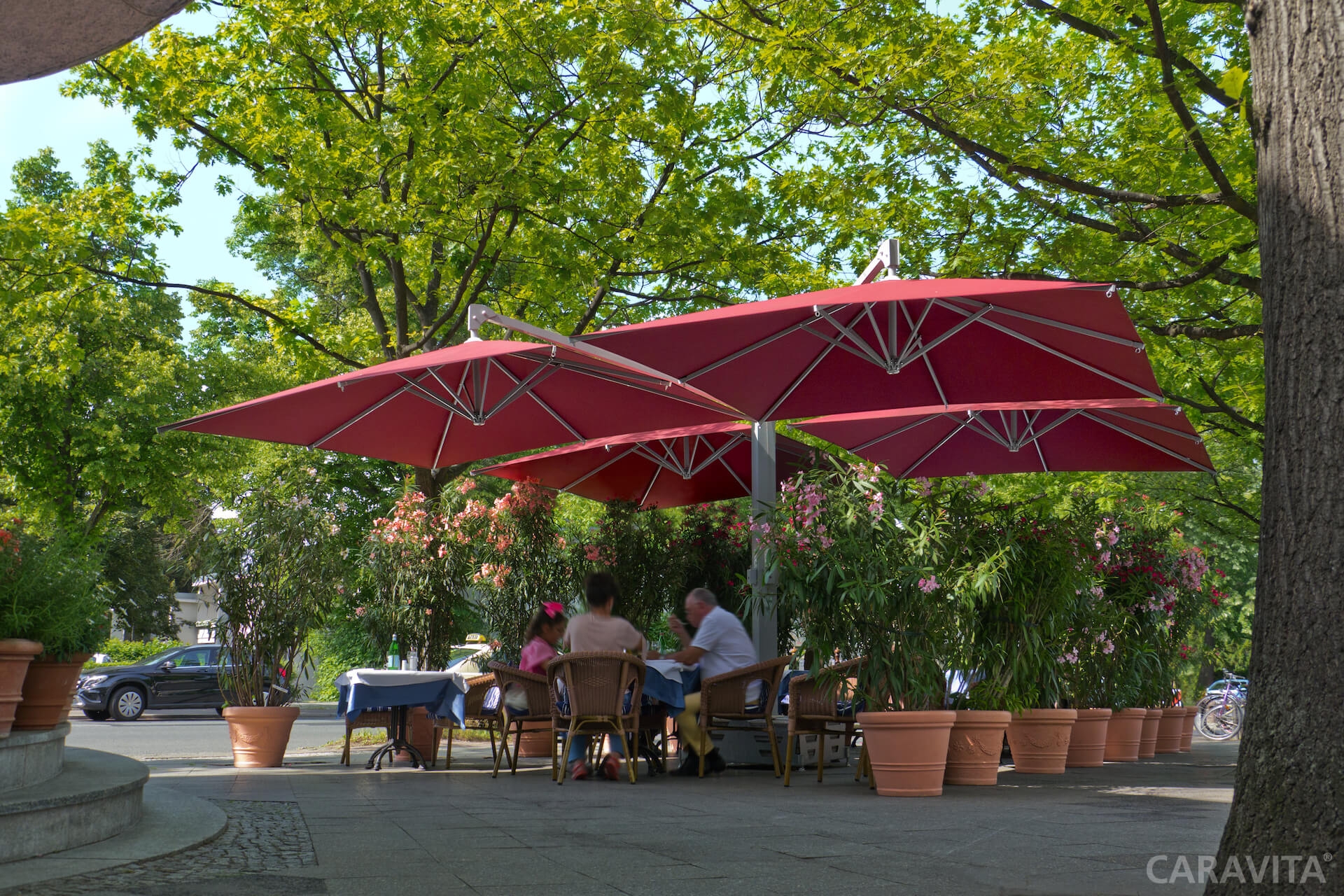 Parasol quattro pour terrasse de restaurants à Mandelieu