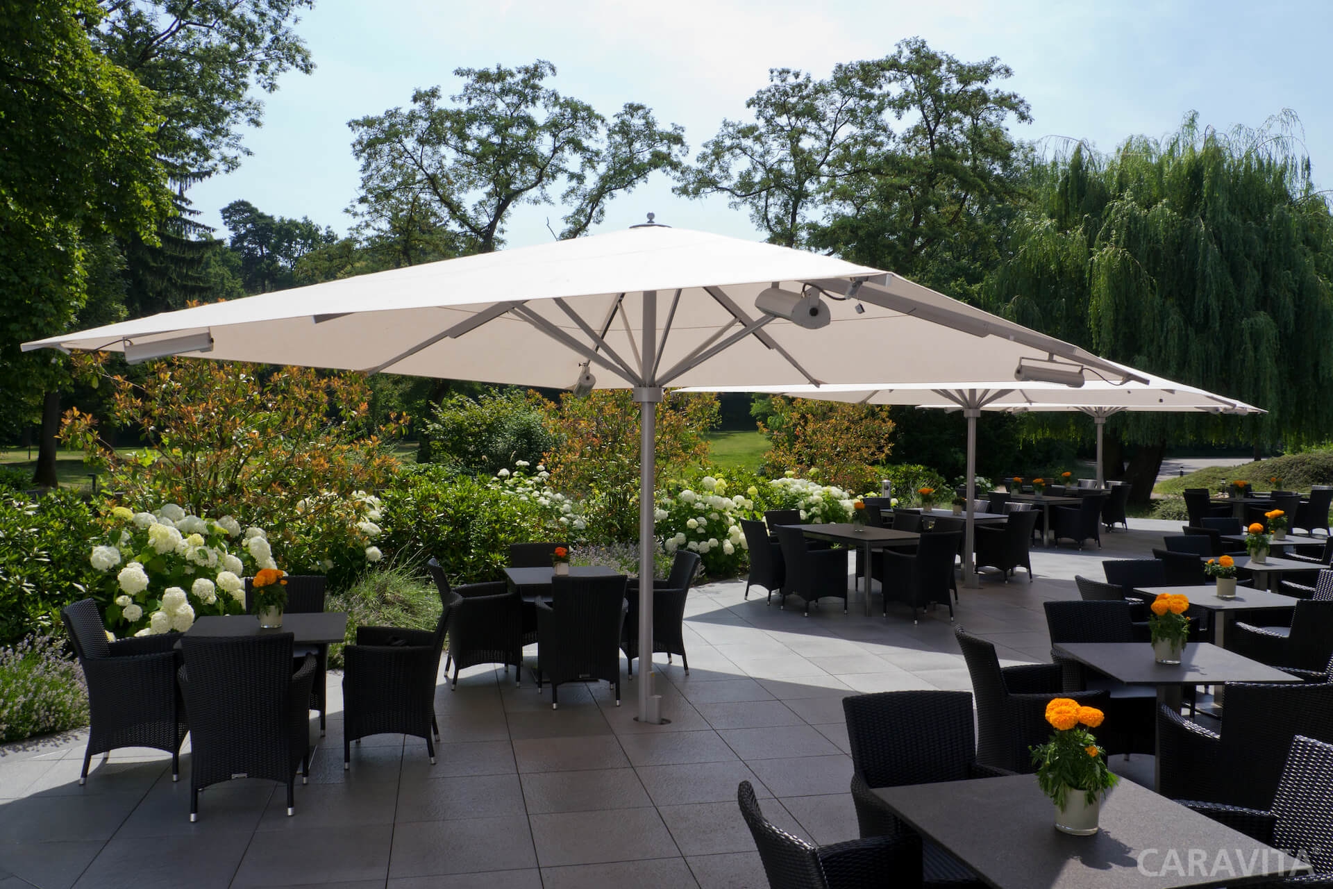 Grand parasol mas central 4 mètres avec chauffages à Nice