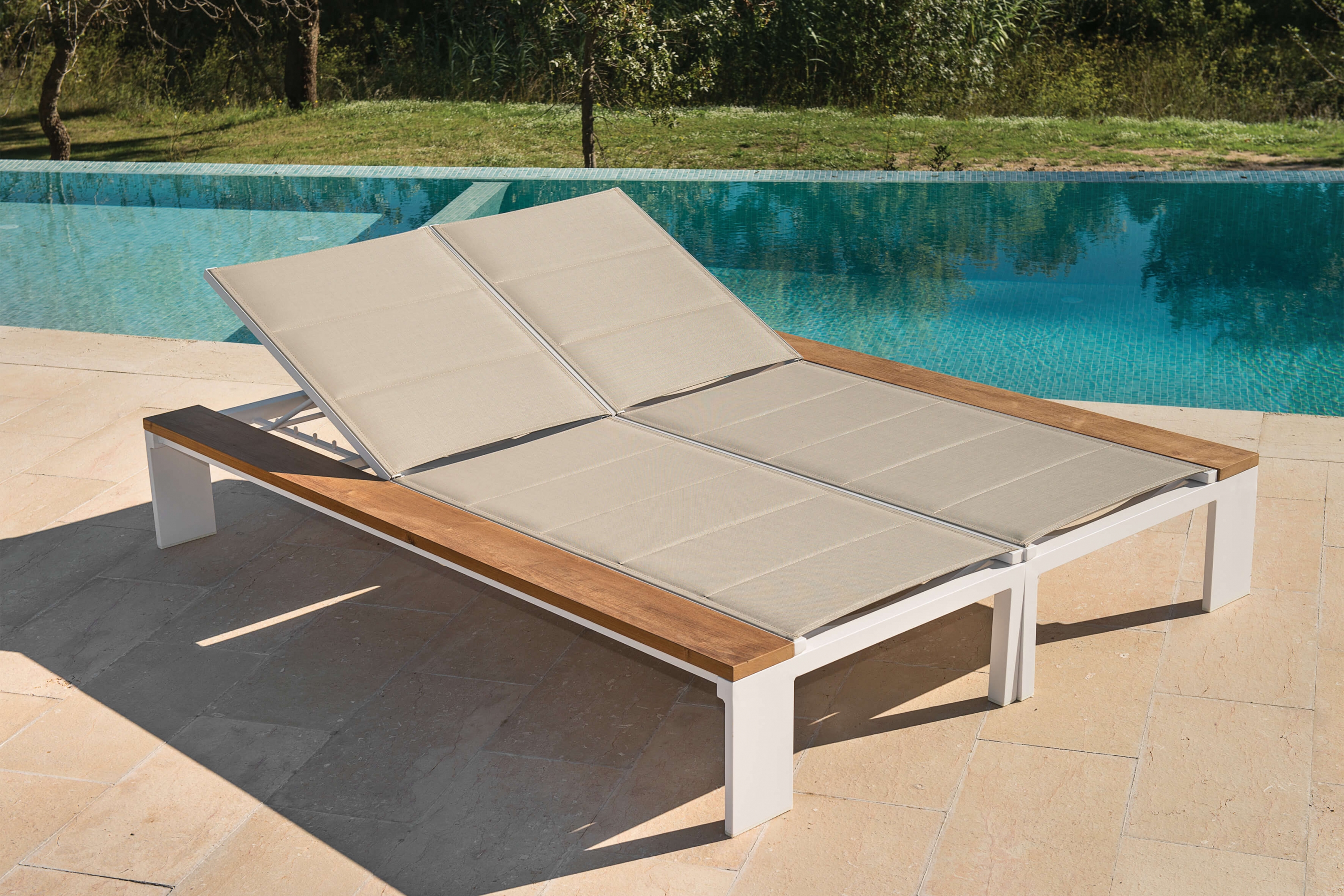 Double bain de soleil reglable en aluminium et toile à Nice