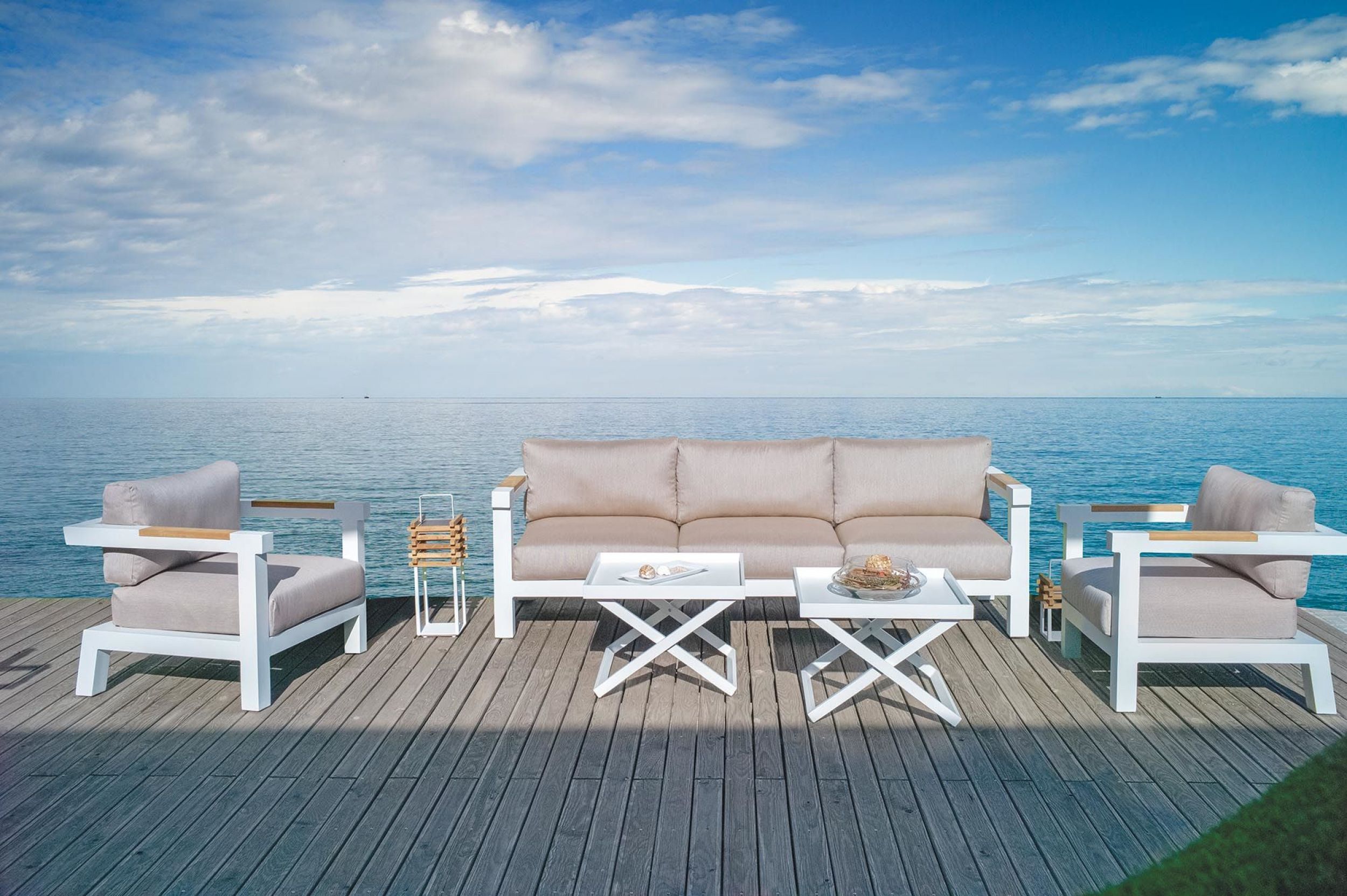 Fauteuil d'extérieur en aluminium et teck collection Ares par Studio Selection à Nice