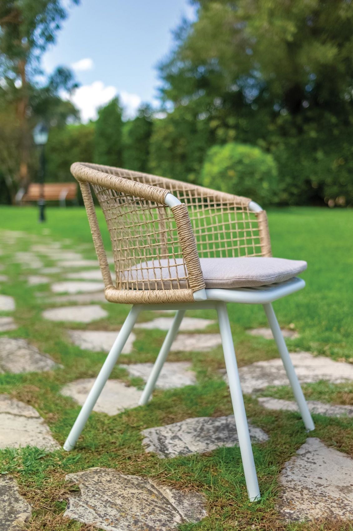 Chaise de repas design aluminium osier Viro et acrylique collection Athena par Studio Selection à Grasse
