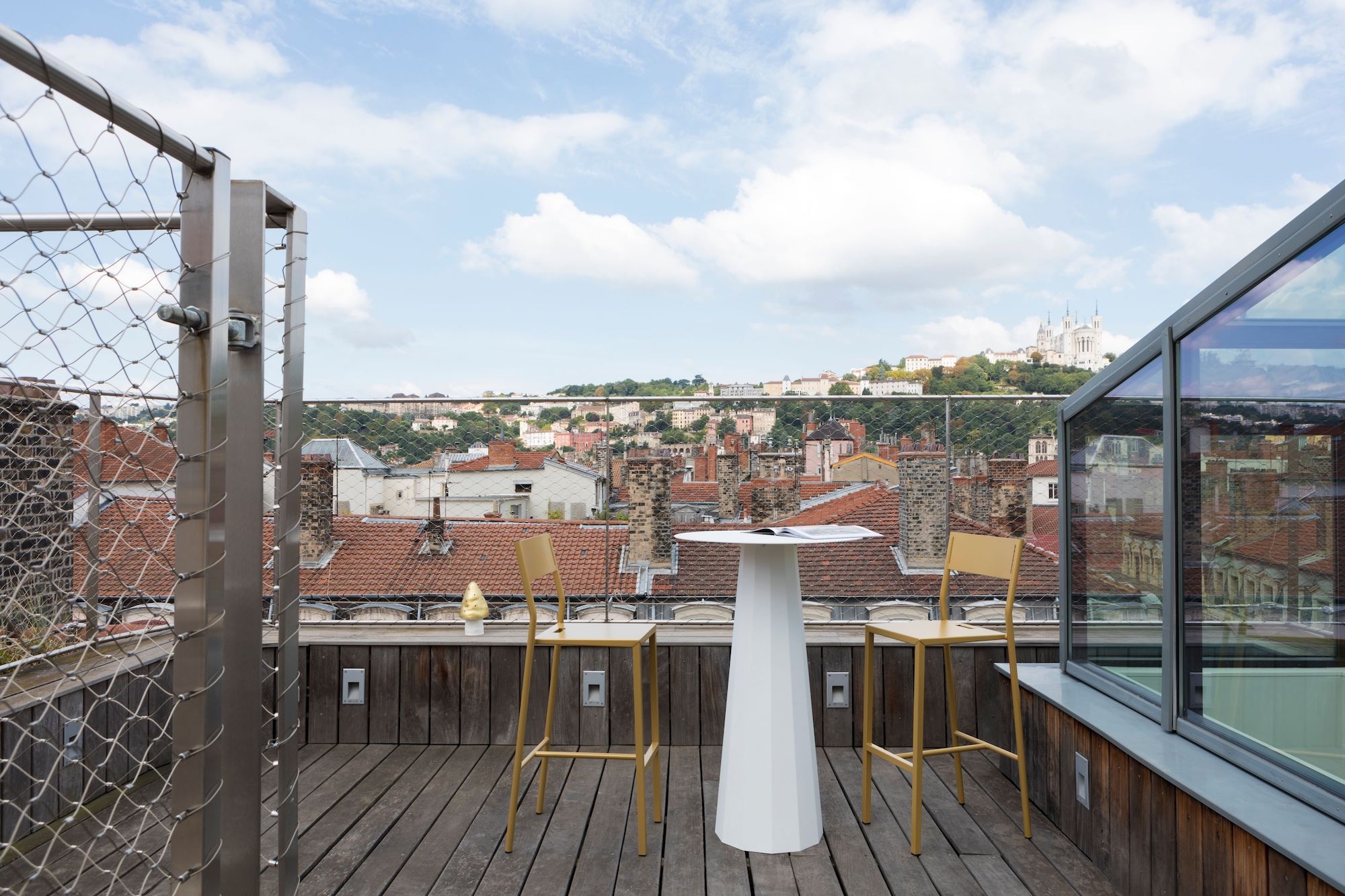 Table haute mange debout Ankara par Matière Grise à Nice