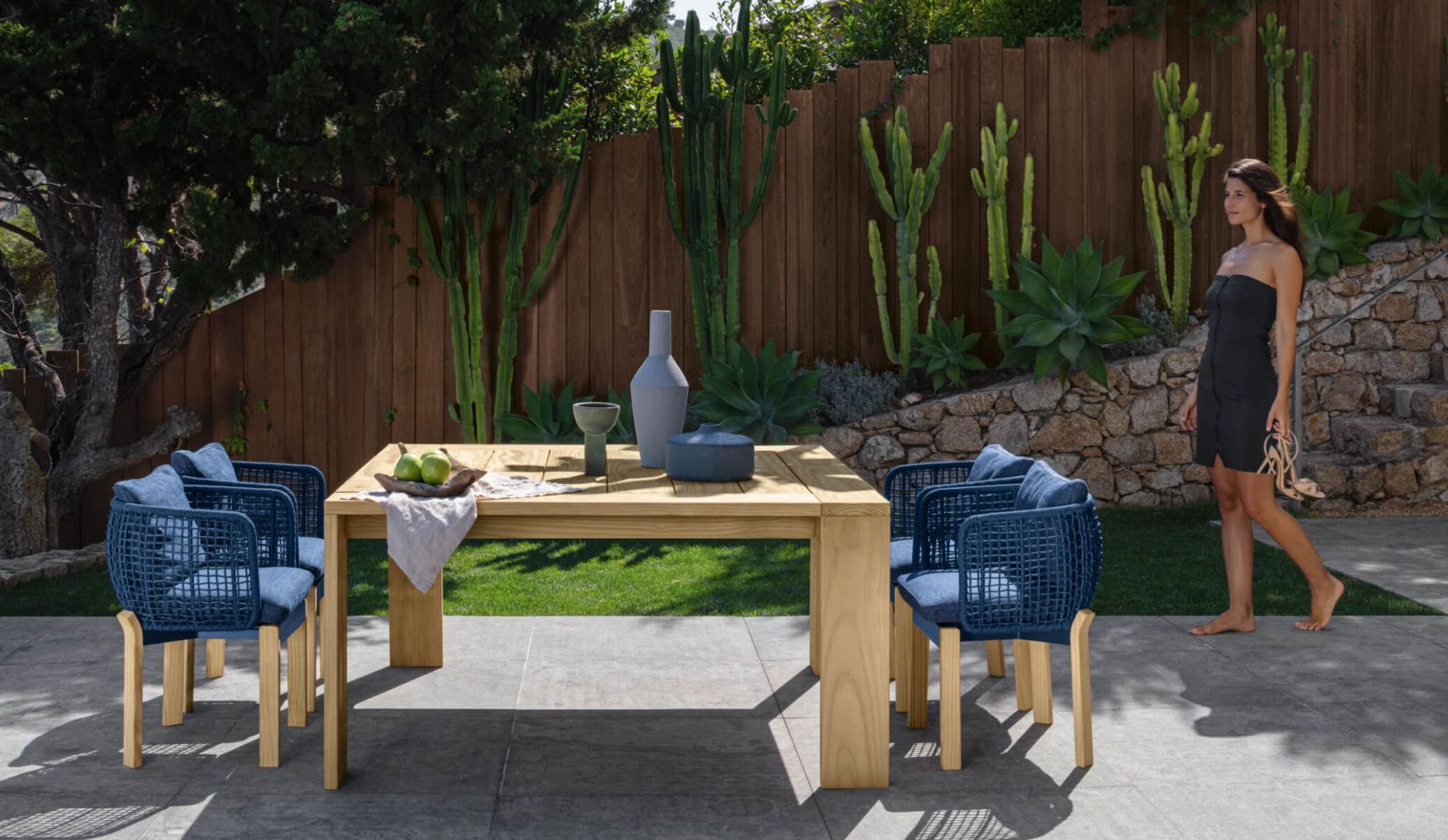 Ensemble de repas avec fauteuil de repas en bois d'accoya et en cordes tressées collection Argo par Talenti à Aix