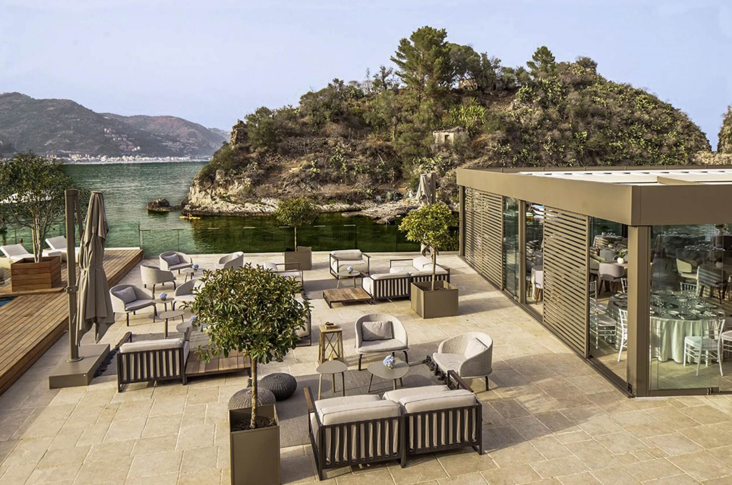 Fauteuil de jardin design avec dossier rond en tissus de la collection Cléo par Talenti à Marseille