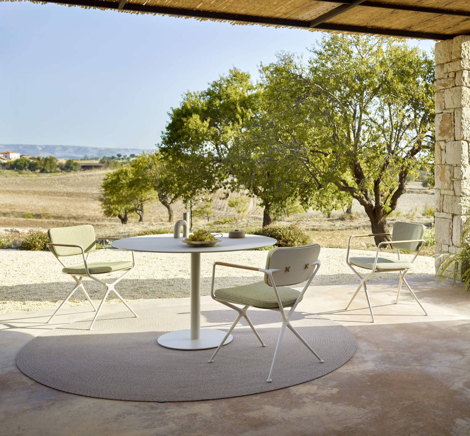 Fauteuil de repas à deux cadres collection Exes de Royal Botania à Antibes