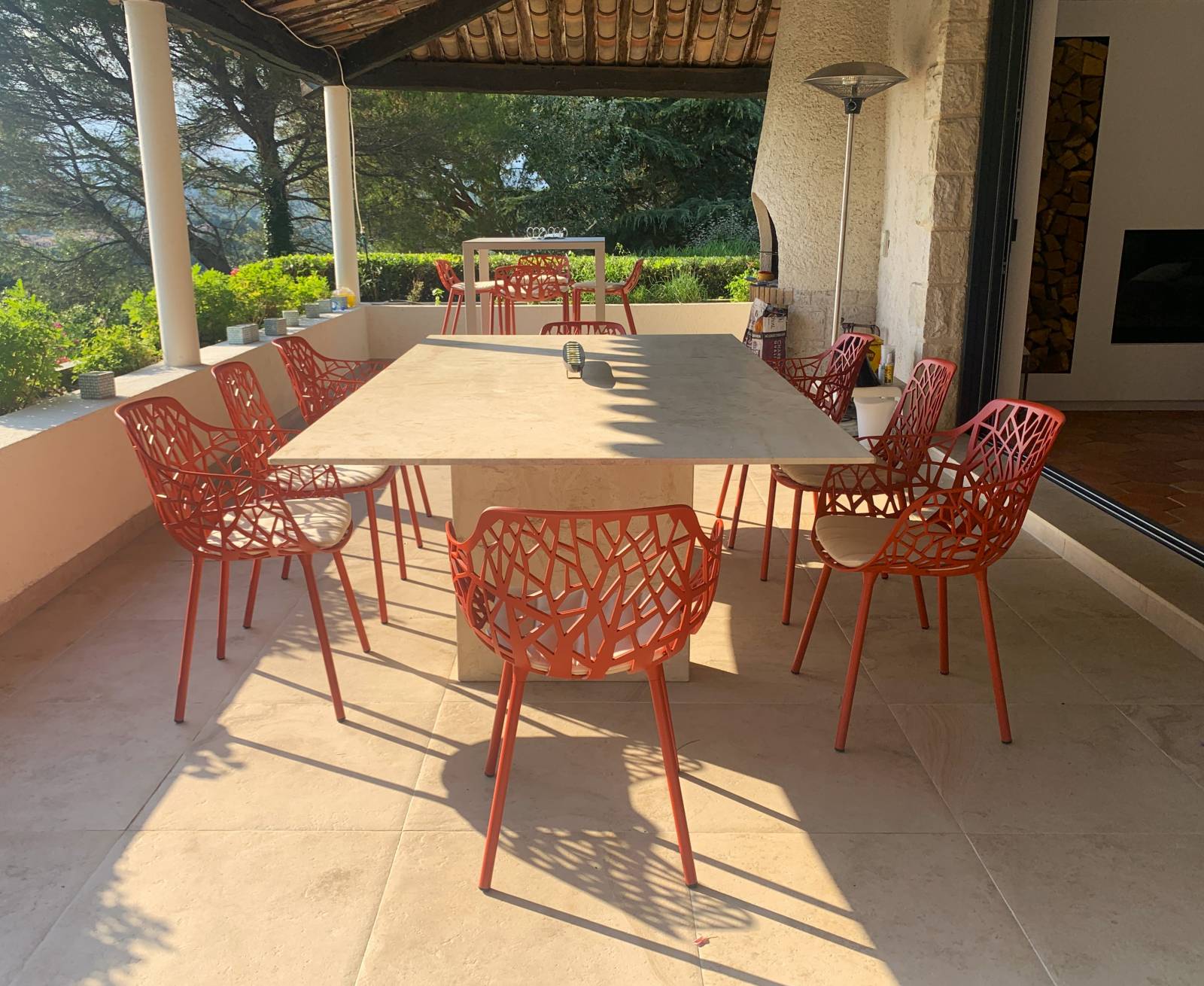 Mobilier Forest par Fast pour une terrasse à Biot