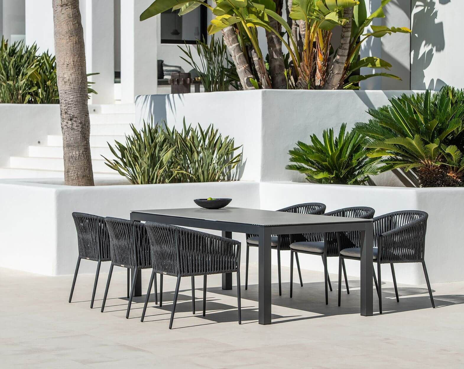 Table design de jardin en aluminium et en thermo laqué