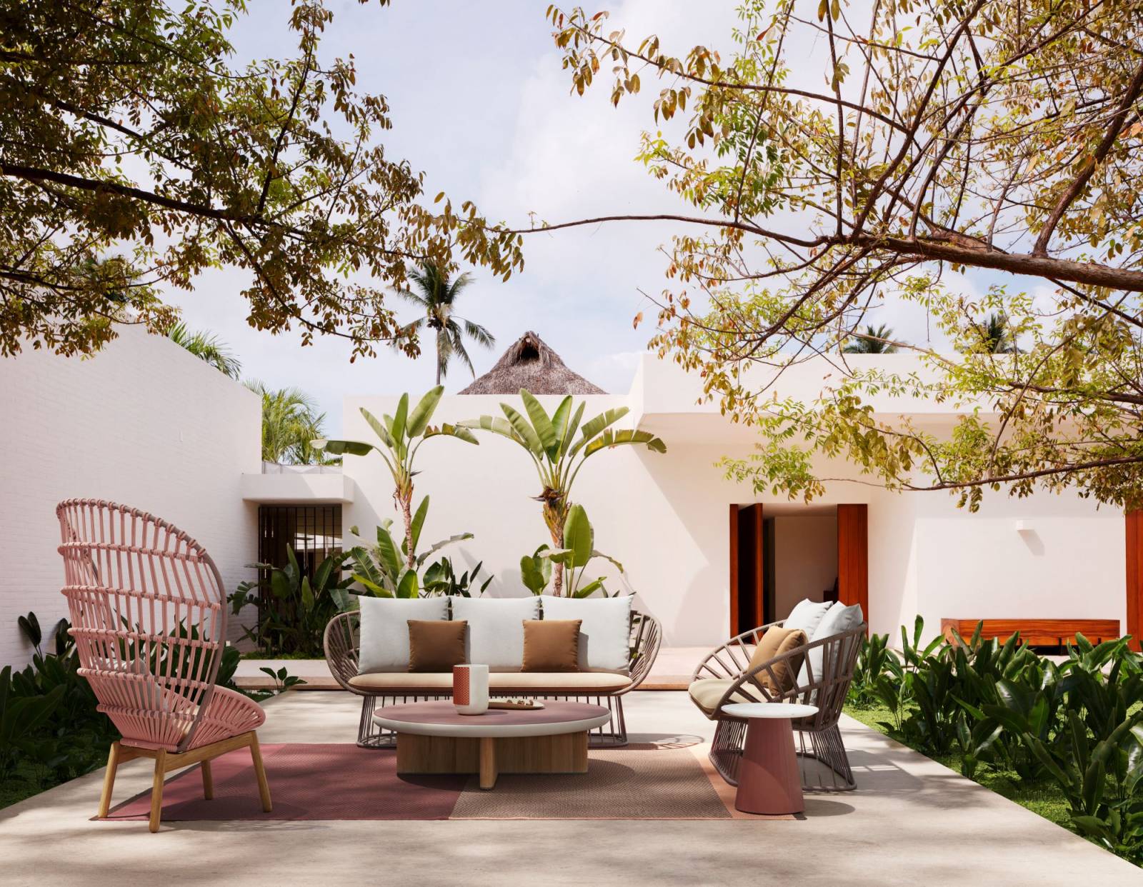 Salon de jardin avec tressage en cordes, collection CALA par Kettal à Cannes