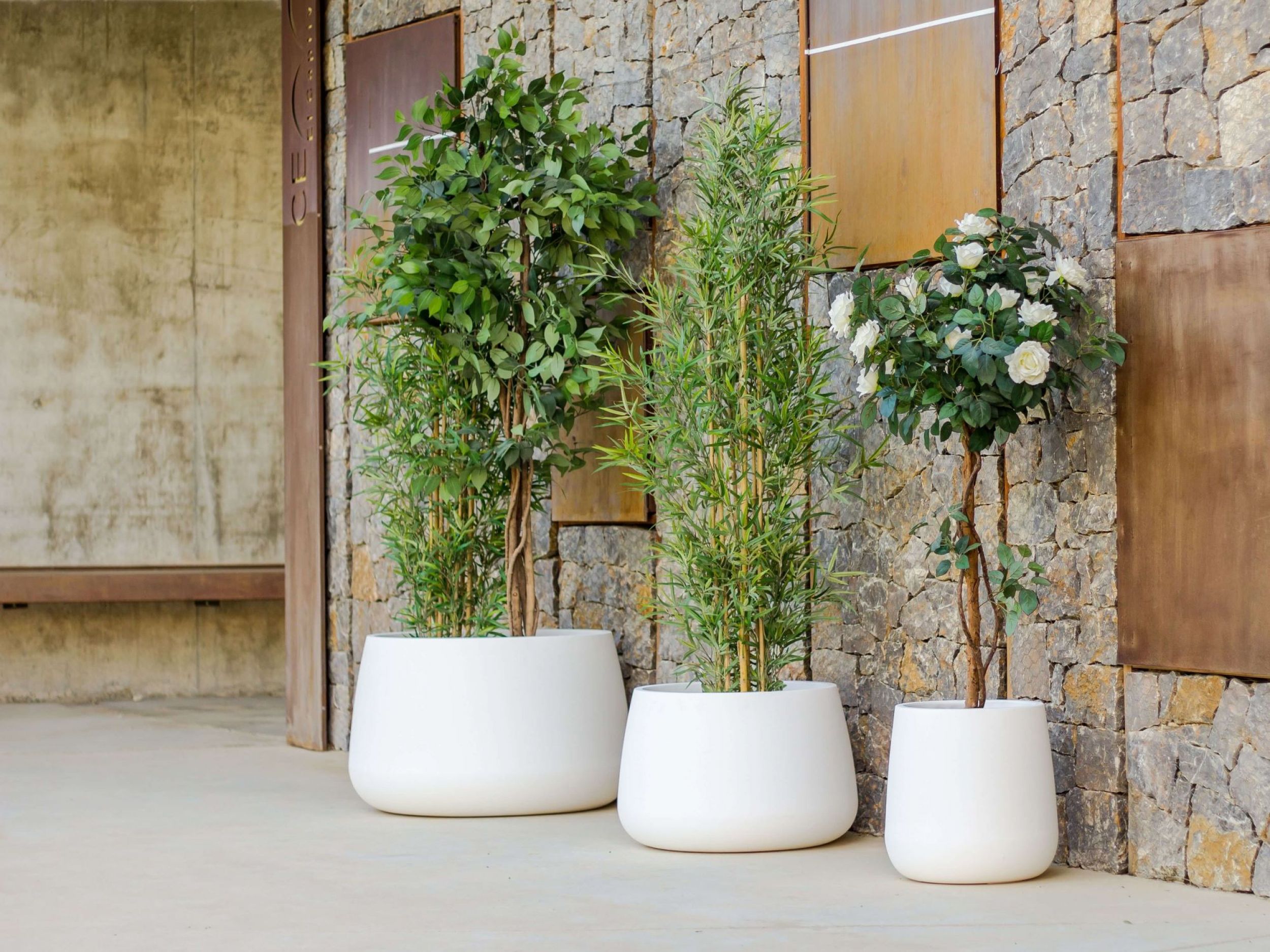 Pot de fleurs couleur blanc collection Camelia par New Garden à Paris