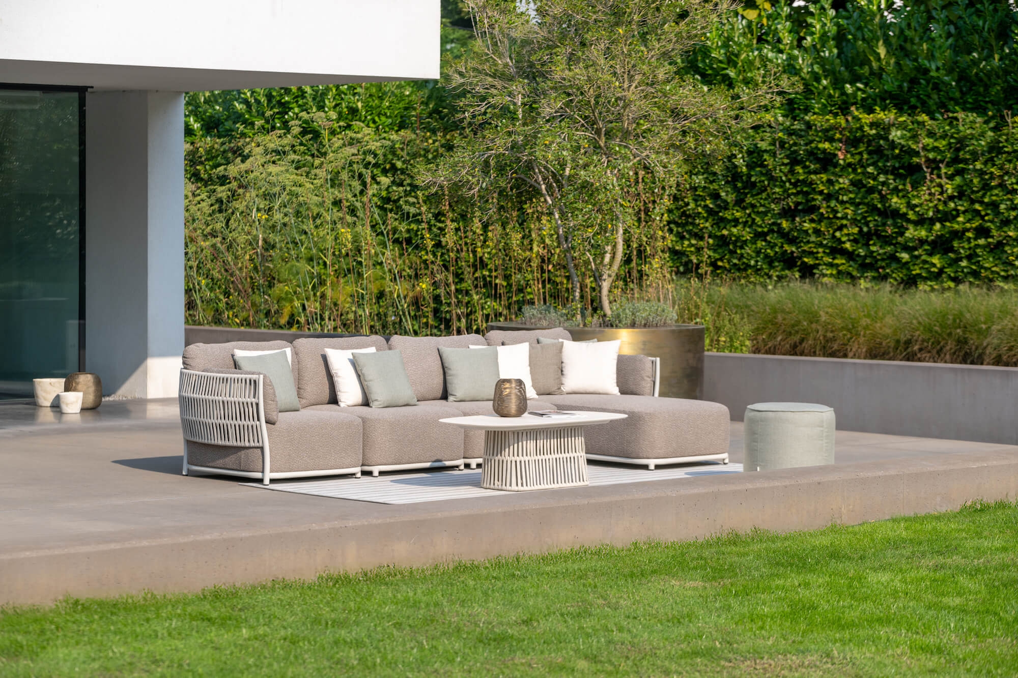 Salon de jardin modulable et confortable en aluminium et corde extérieure en polypropylène, collection CALA par Jati&Kebon