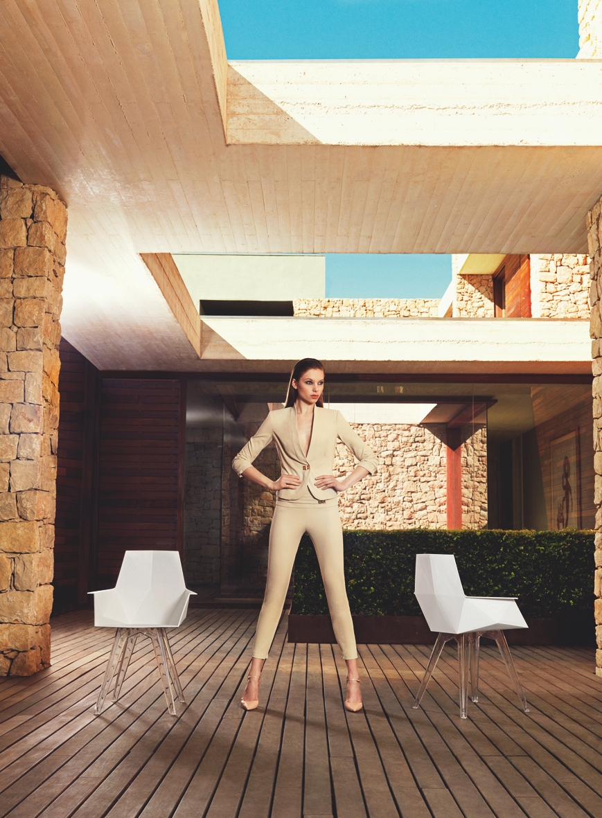 Chaise avec accoudoirs de la collection Faz par Vondom à Antibes