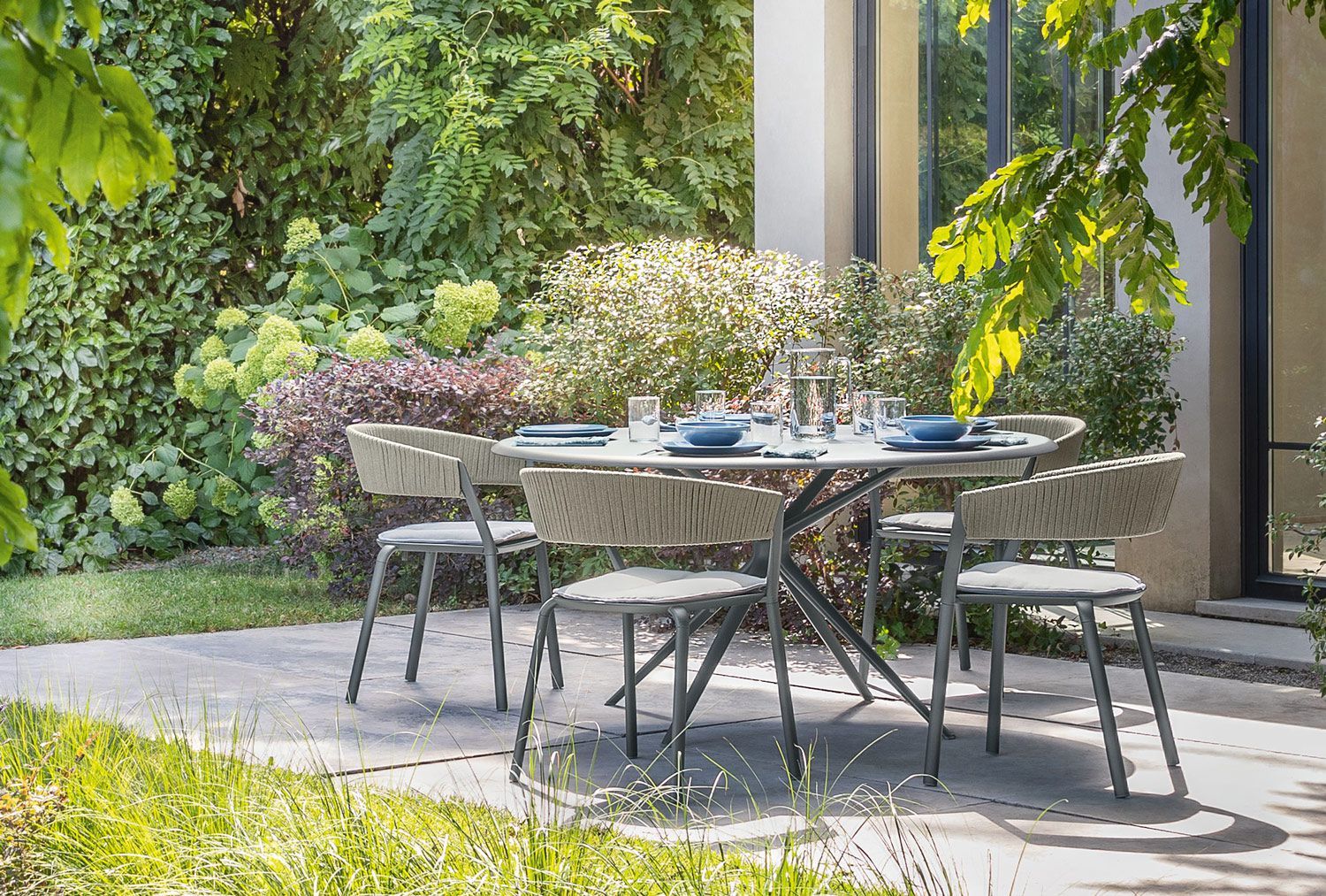 Ensemble de  chaise de repas de la collection Ria à Aix