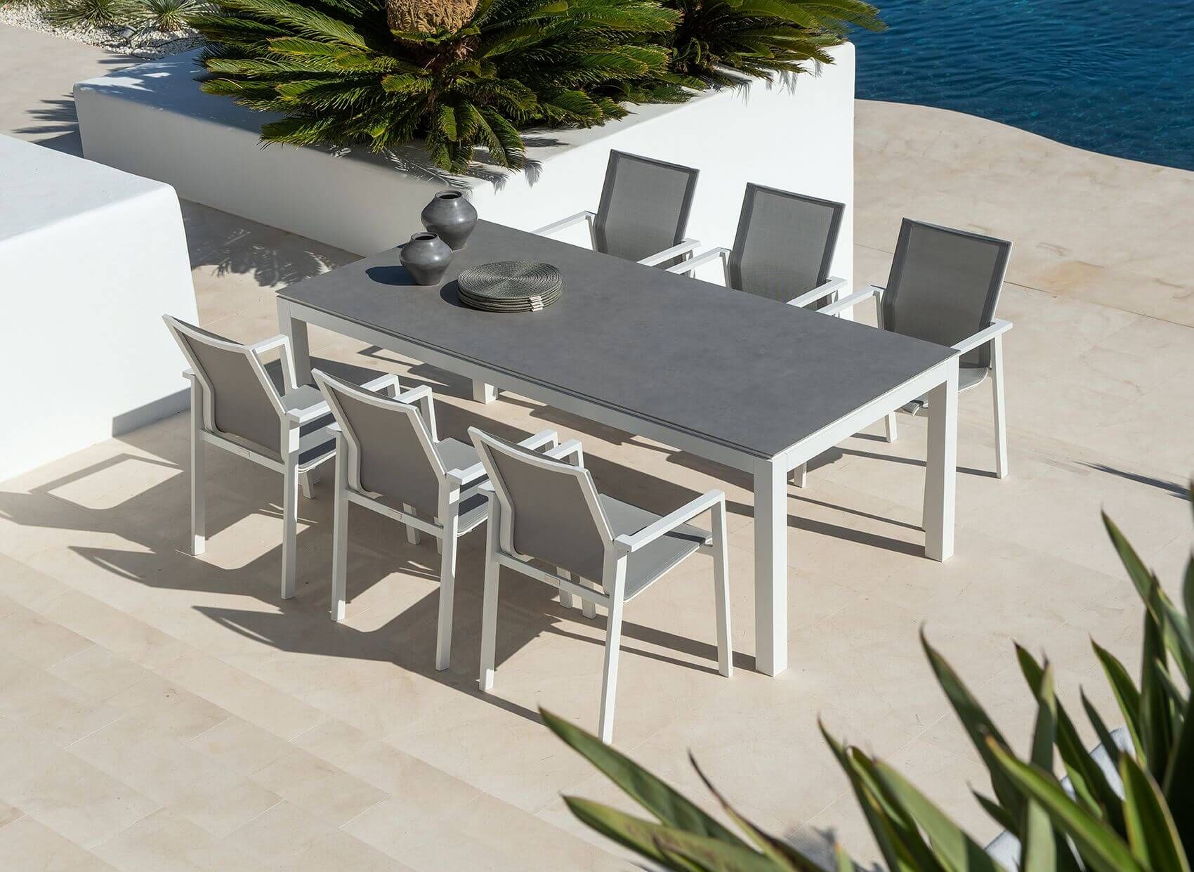 Table d'extérieur de la collection Danli par Jati&Kebon