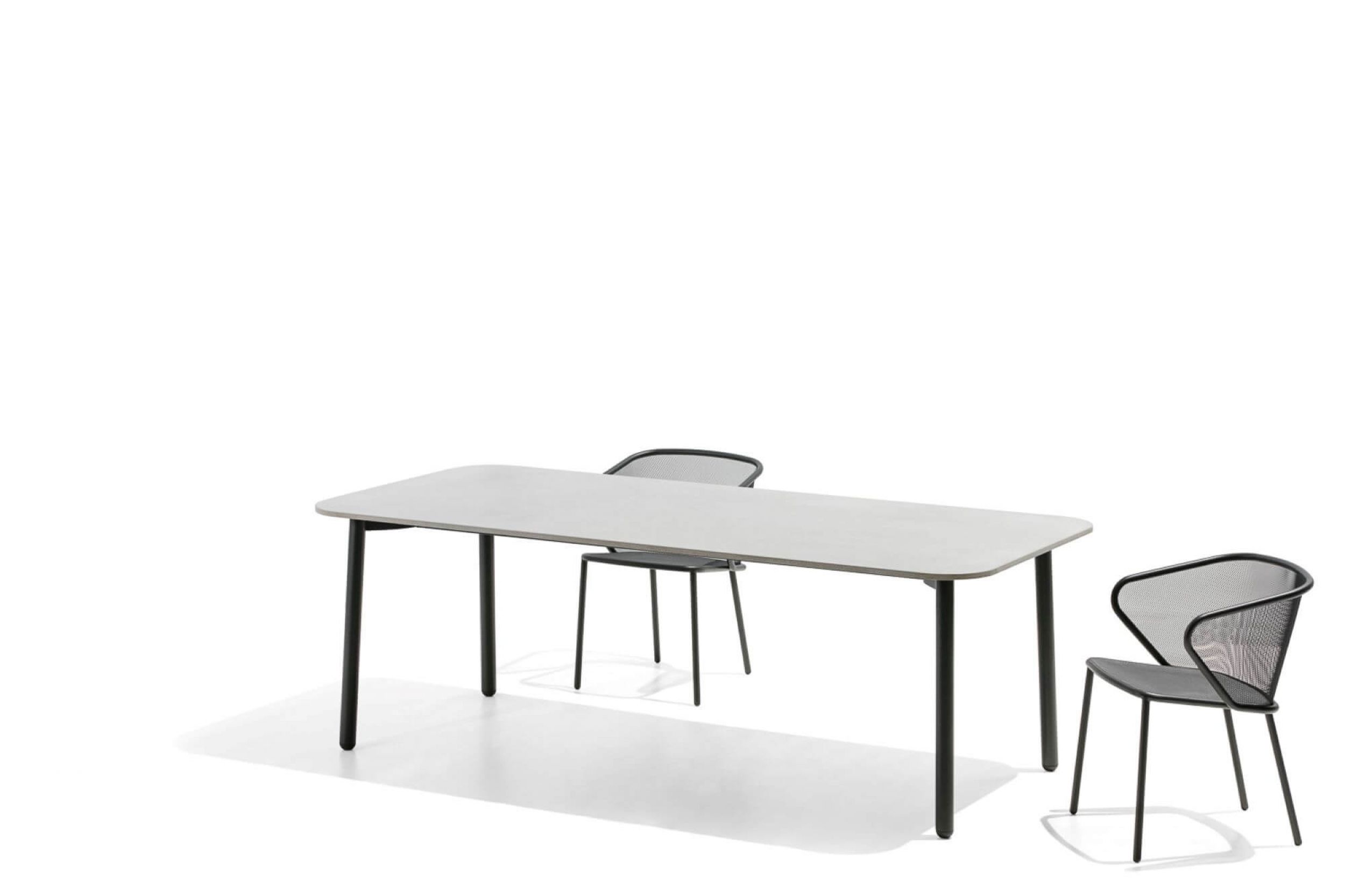 Ensemble de repas en inox collection Condor par Todus au showrrom à Cagnes-sur-Mer