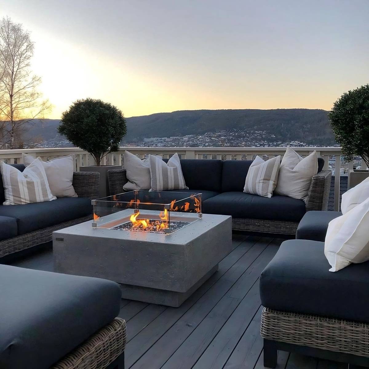 Table de braséro design et innovant collection Manhattan par Elementi à Cannes