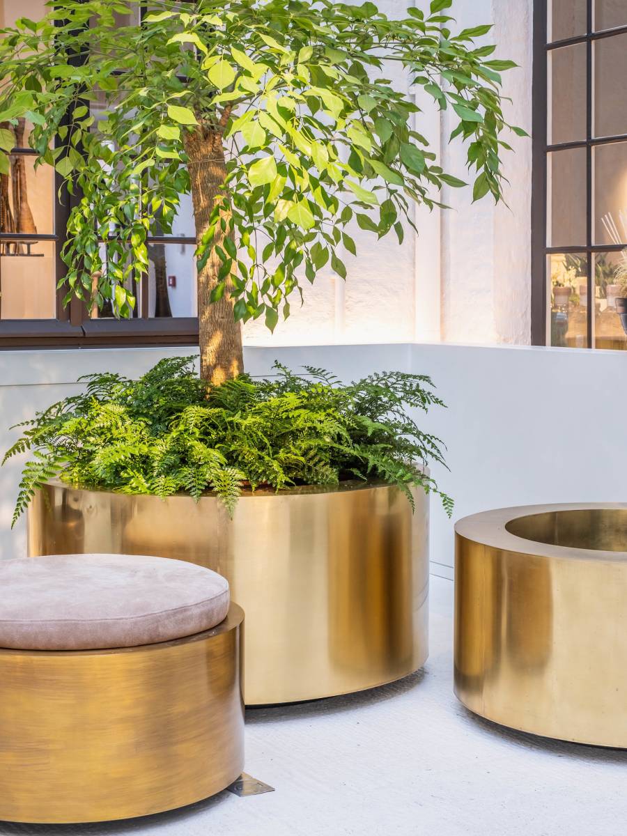 Géant pot de fleur en laiton doré collection Cuprum par Royal Botania à Nice