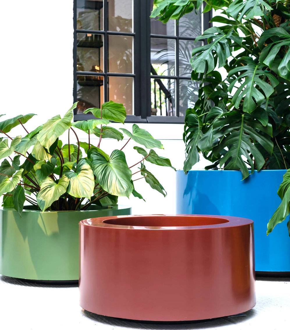 Pots de fleur colorés en polyester collection Cuprum par Royal Botania à Nice