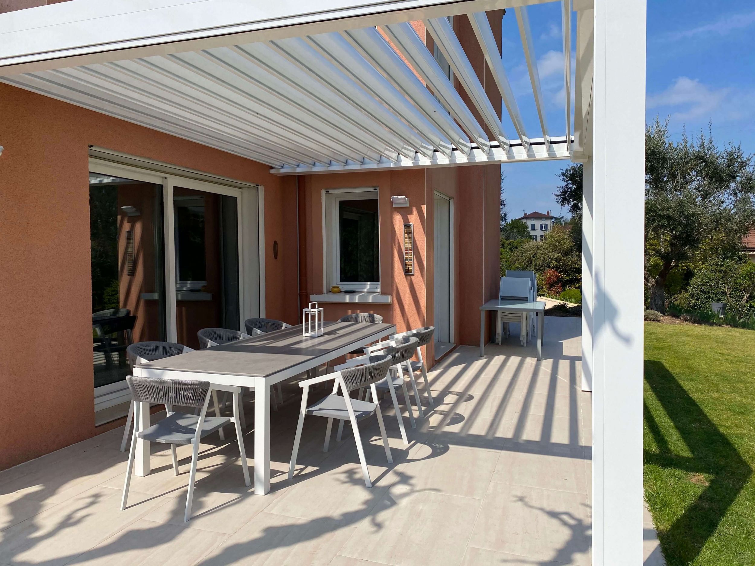 Table de jardin en aluminium chez un particulier à Biarritz