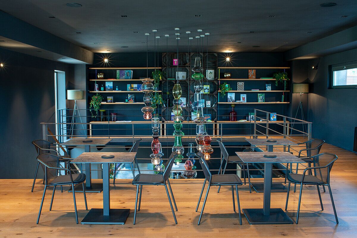 chaise de repas noir en acier galvanisé collection Darwin par Emu à Bordeaux