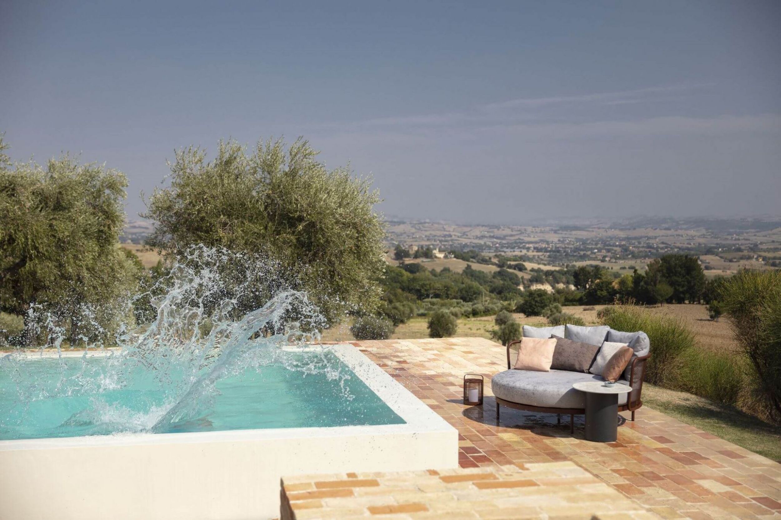 Lit d'extérieur en inox laqué collection Baza par Todus à Nantes