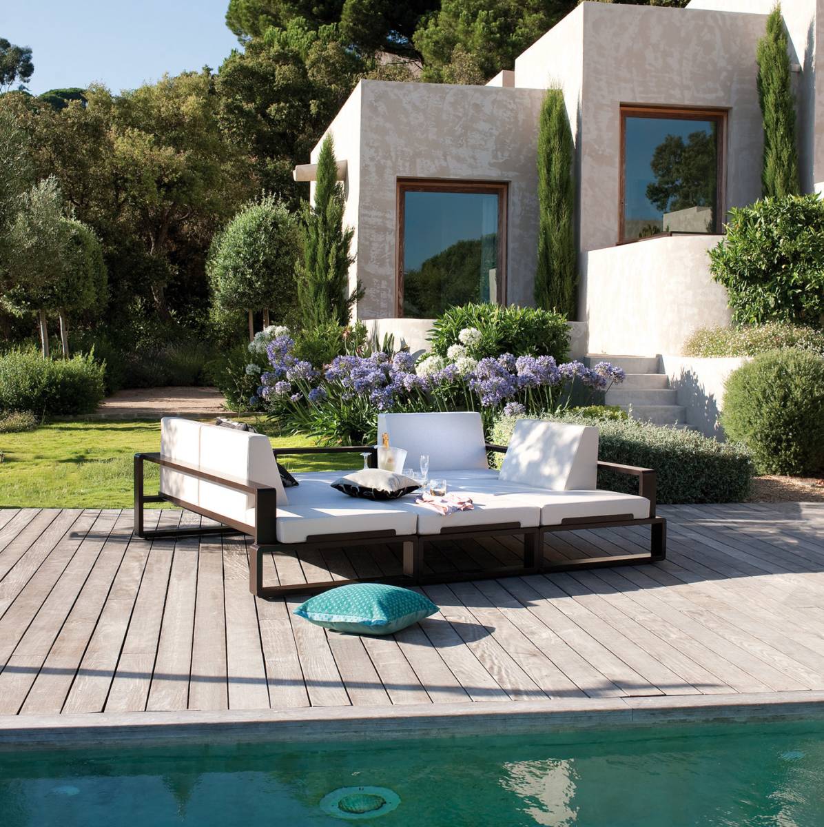 Balancelle iconique, confortable et unique, collection Kama par EGO PARIS à Antibes