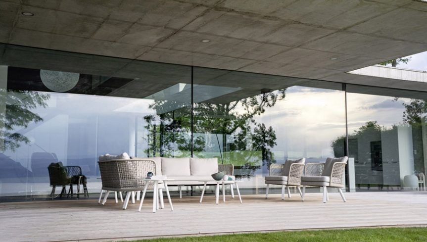 Vue d'ensemble du salon de jardin de la collection Emma par Varaschin à Saint-Tropez